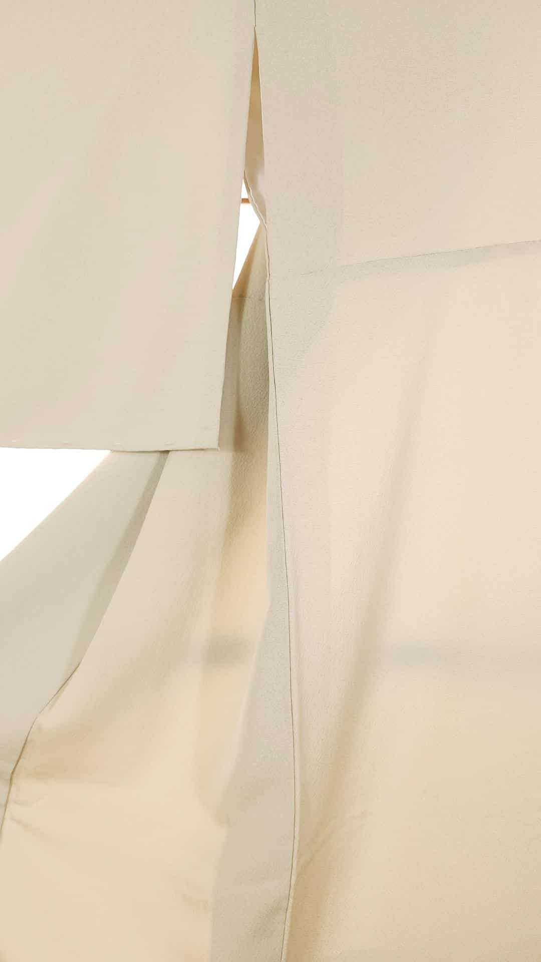 Hand-painted beige Houmongi with children