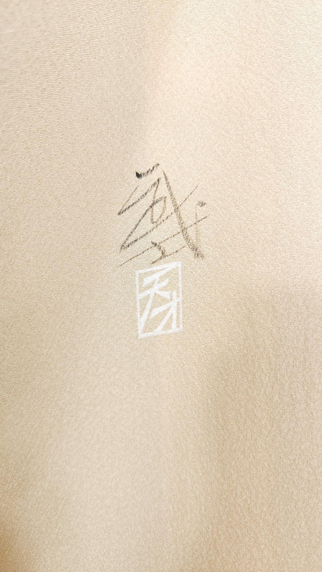 Hand-painted beige Houmongi with children