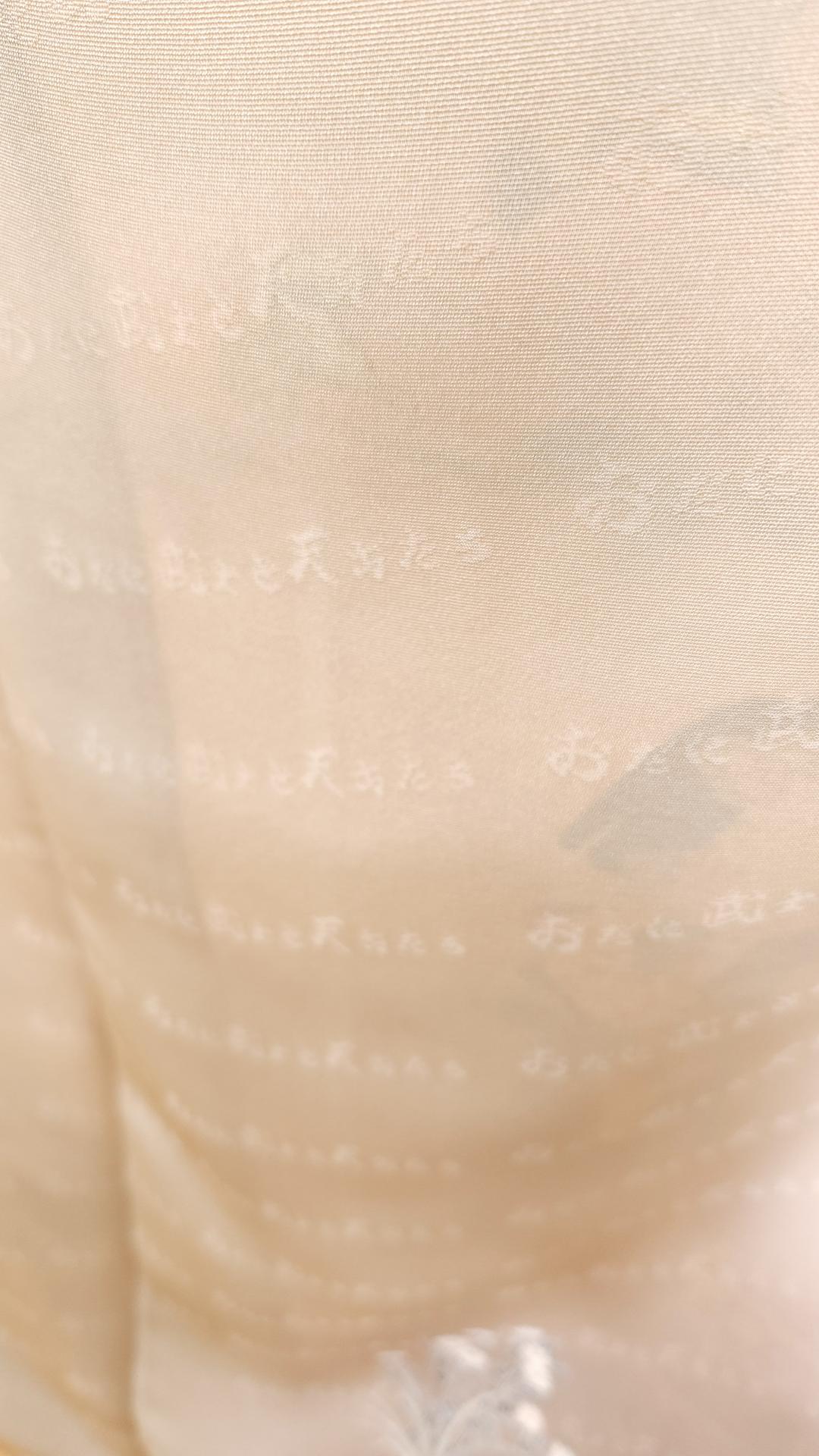 Hand-painted beige Houmongi with children