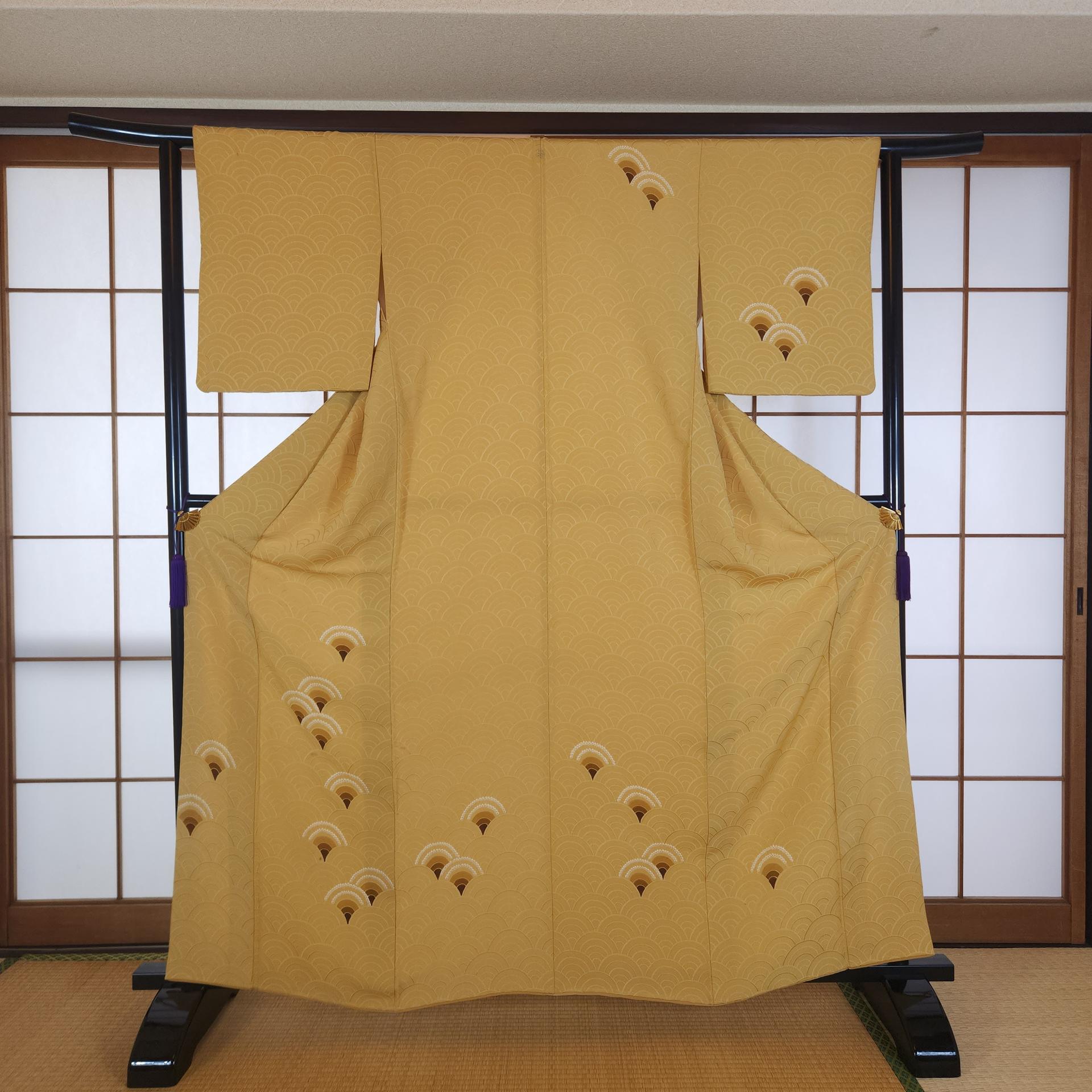 Komon Kimono with Seigaiha & Shibori patterns
