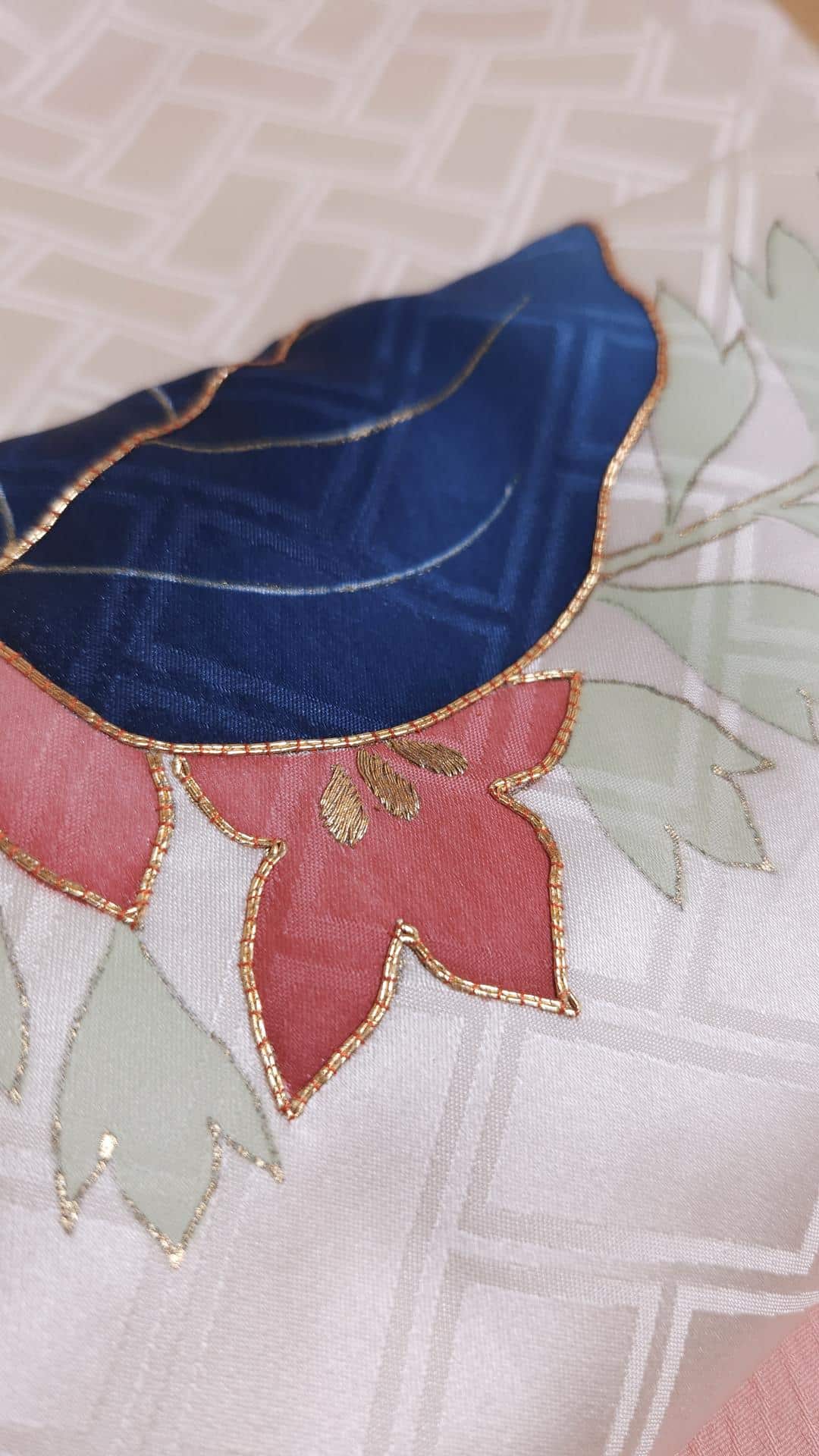 Set of 3 vintage Kimonos in pink and grey