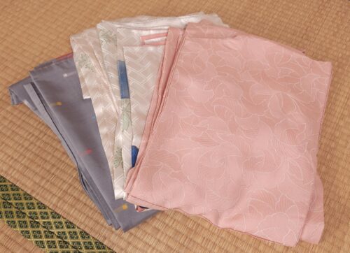 Set of 3 vintage Kimonos in pink and grey