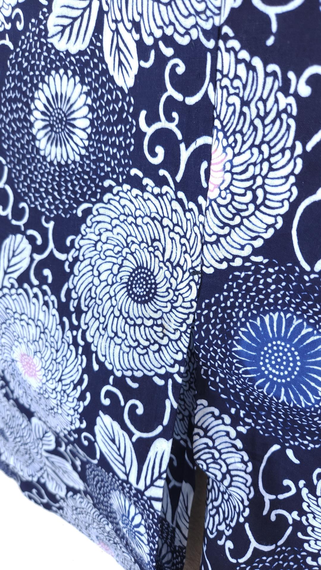 Blue cotton Yukata with stylized Kiku
