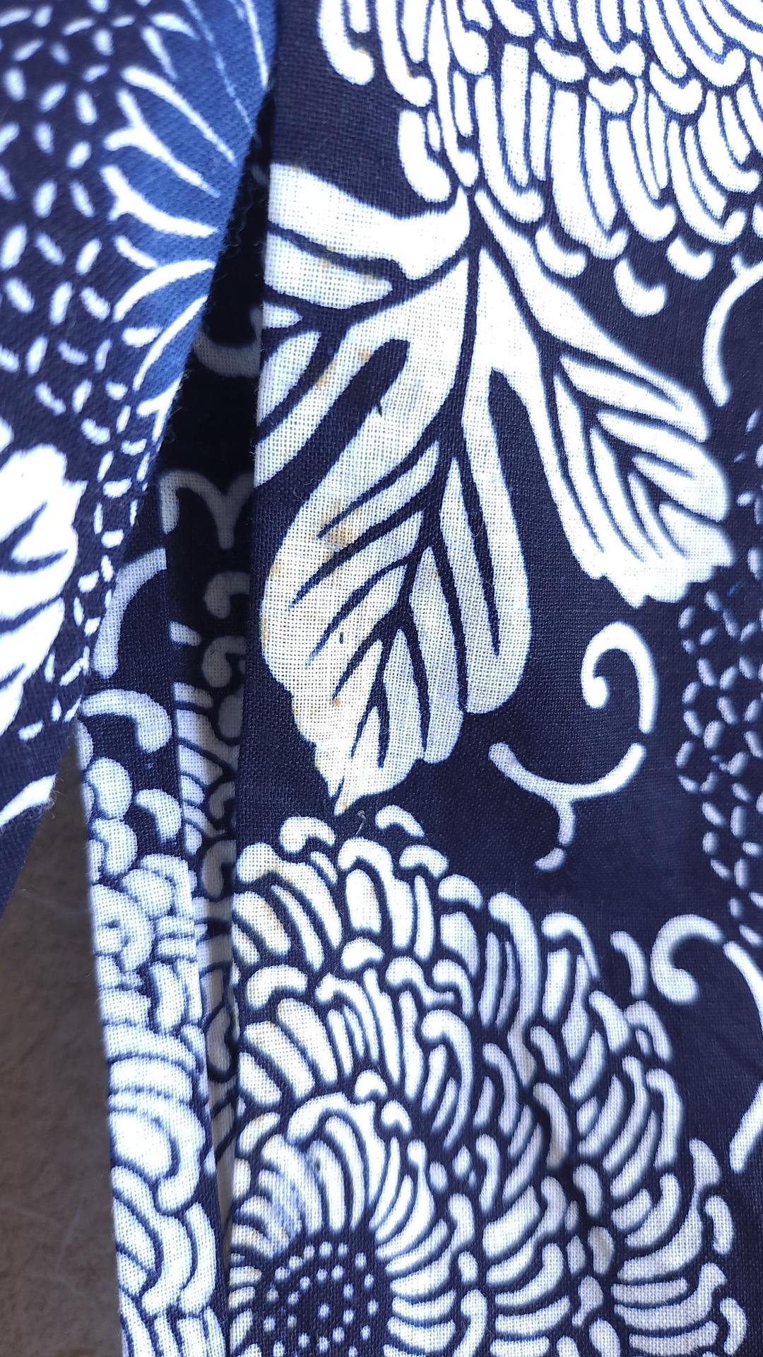 Blue cotton Yukata with stylized Kiku