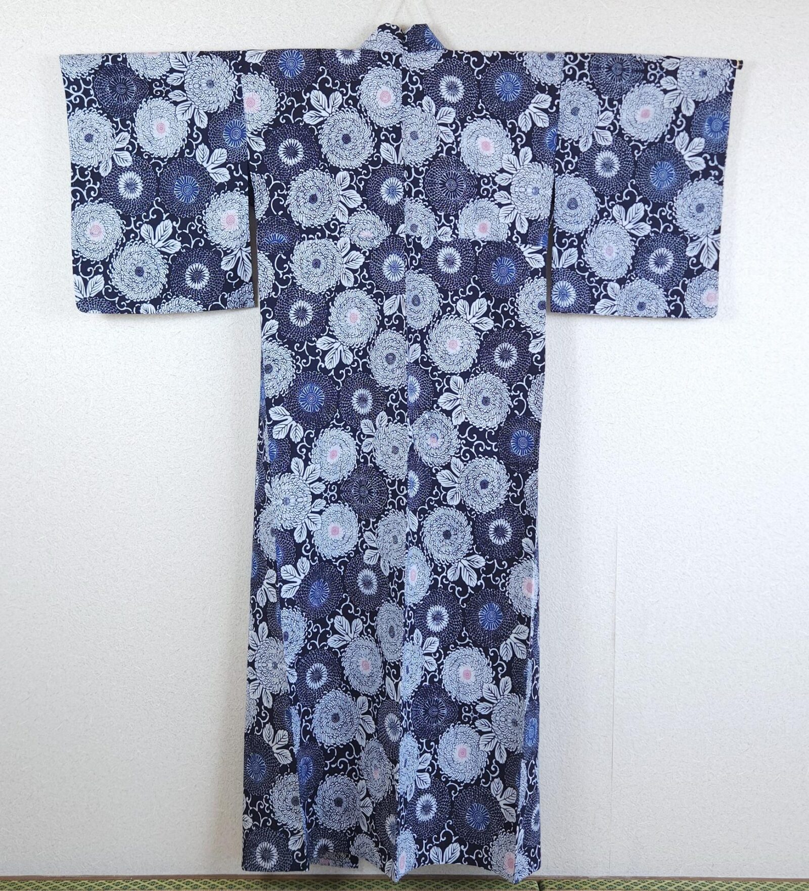 Blue cotton Yukata with stylized Kiku