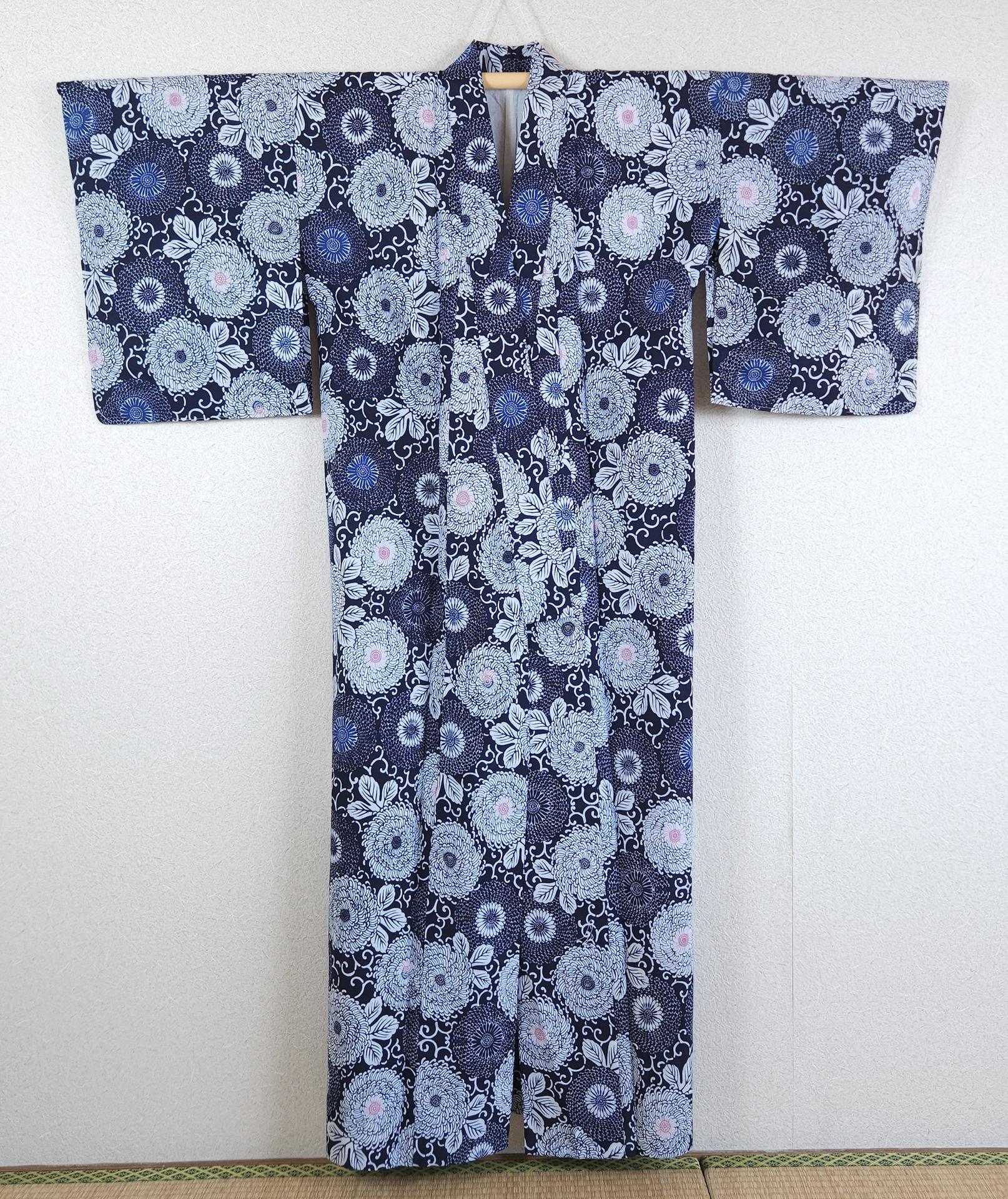 Blue cotton Yukata with stylized Kiku
