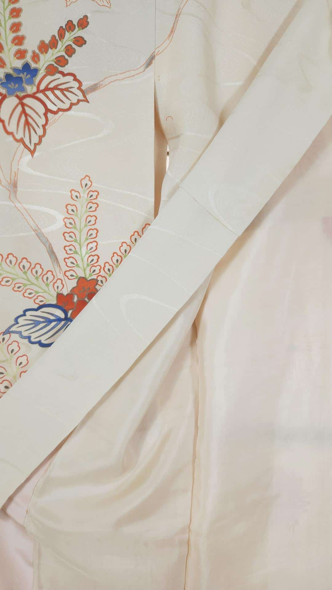 Cream Furisode with red flowers and embroidery
