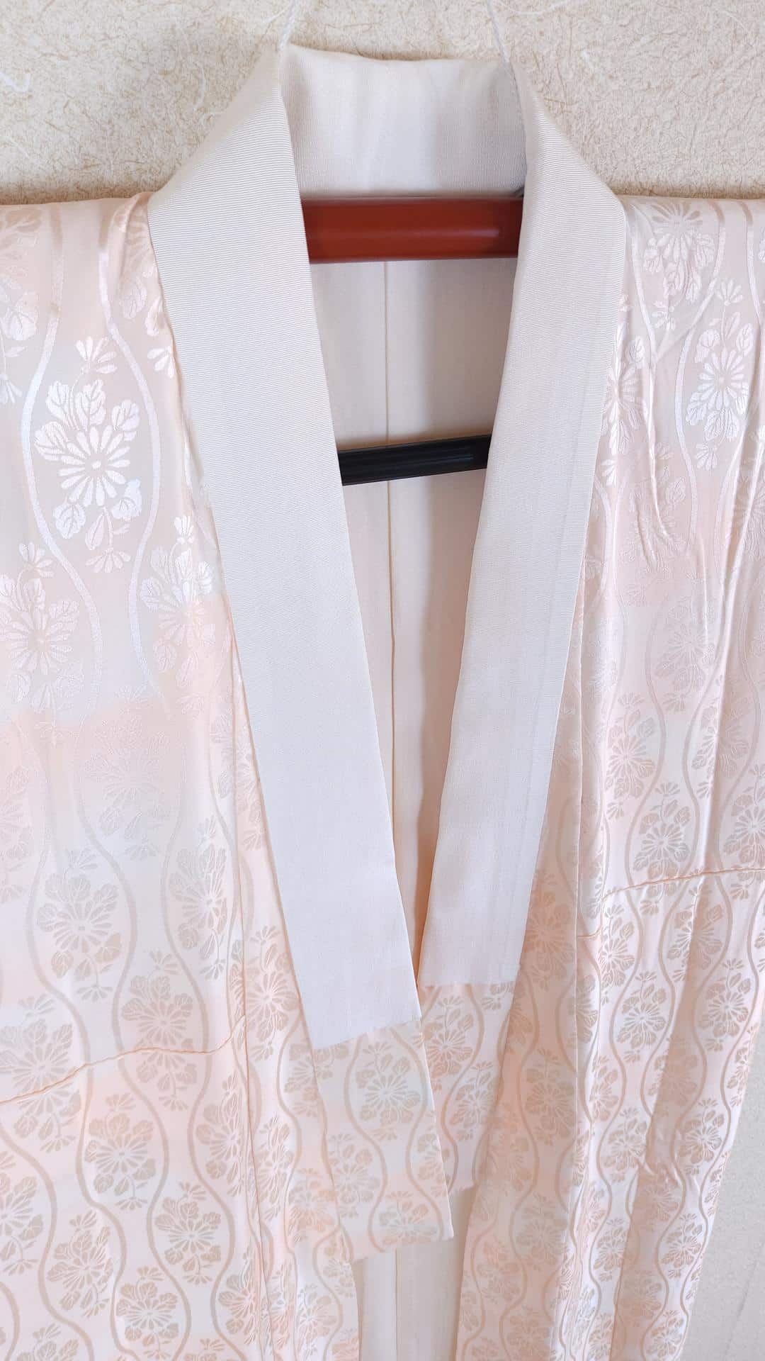 Salmon pink Hanabishi brocade Nagajuban