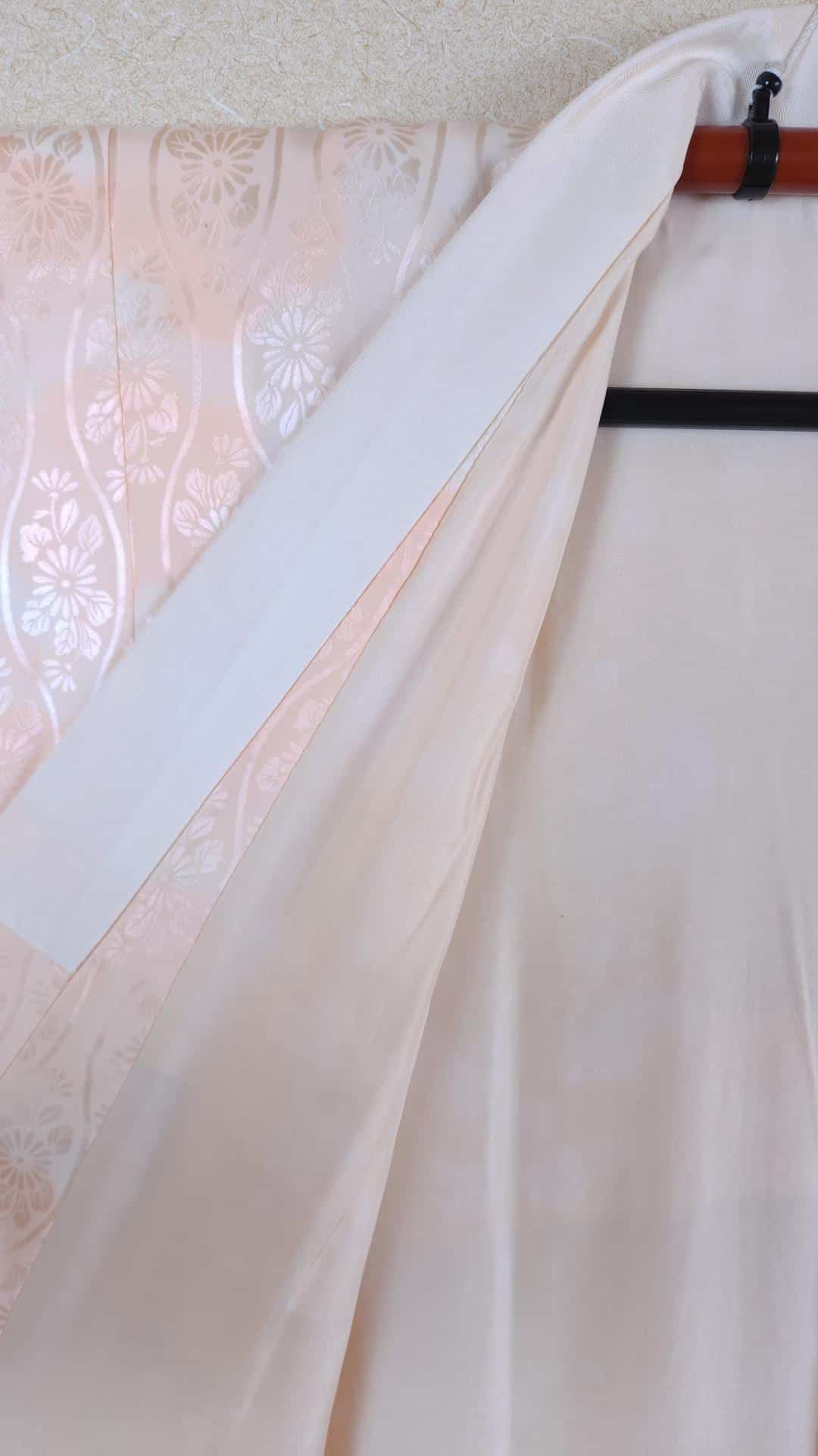 Salmon pink Hanabishi brocade Nagajuban