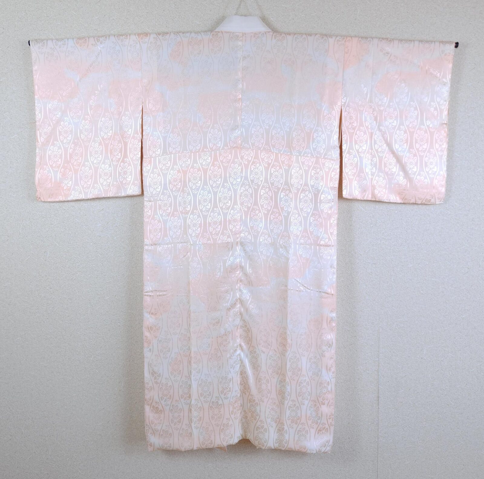 Salmon pink Hanabishi brocade Nagajuban