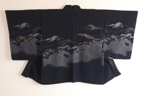Black Haori adorned with majestic mountains