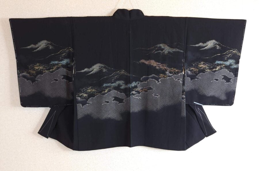 Black Haori adorned with majestic mountains