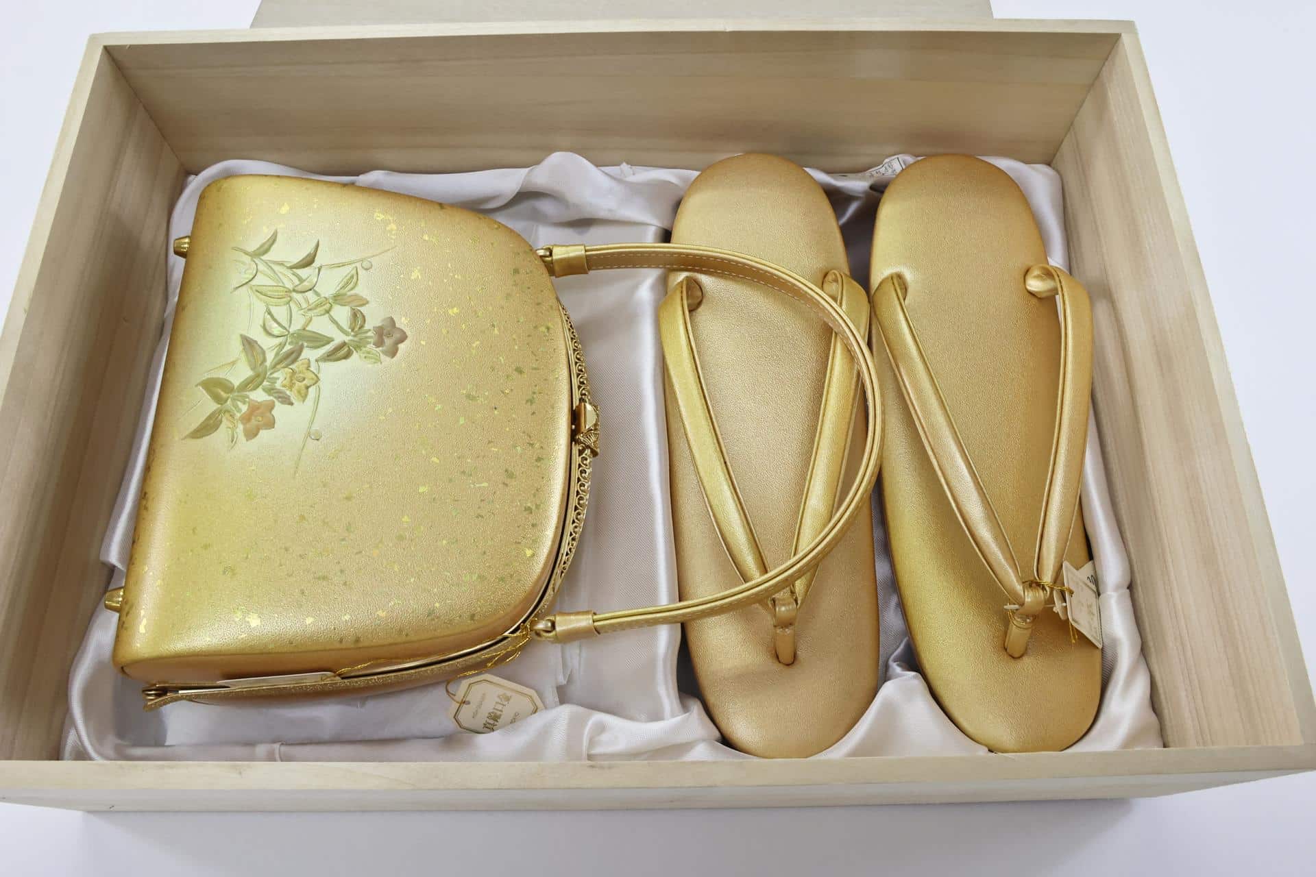 Gold imitation leather zori and matching bag