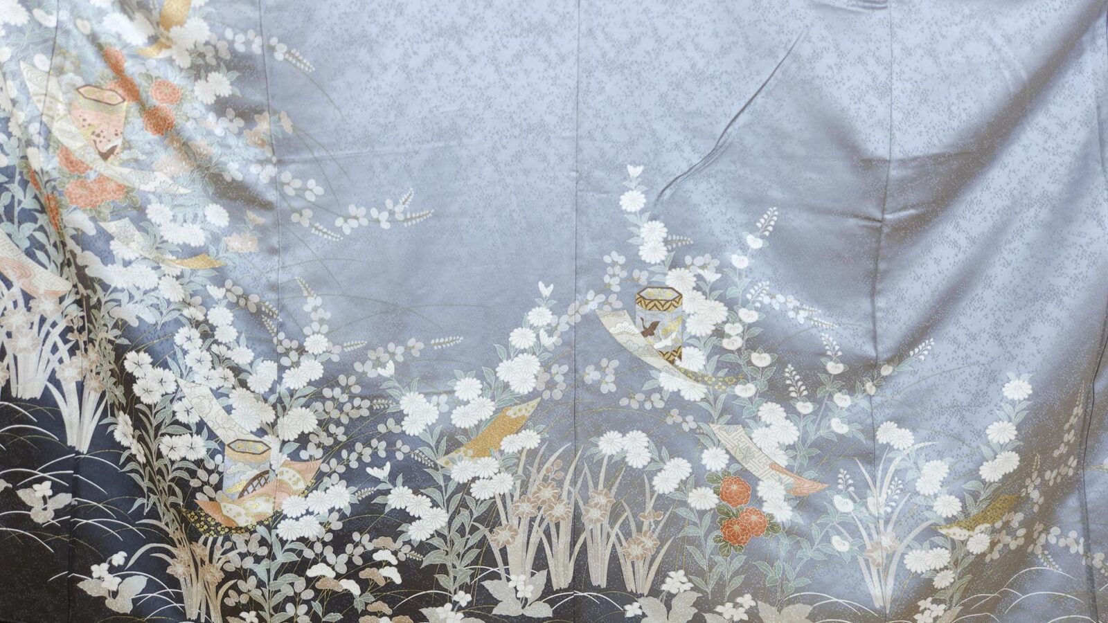 Light grey floral brocade Houmongi