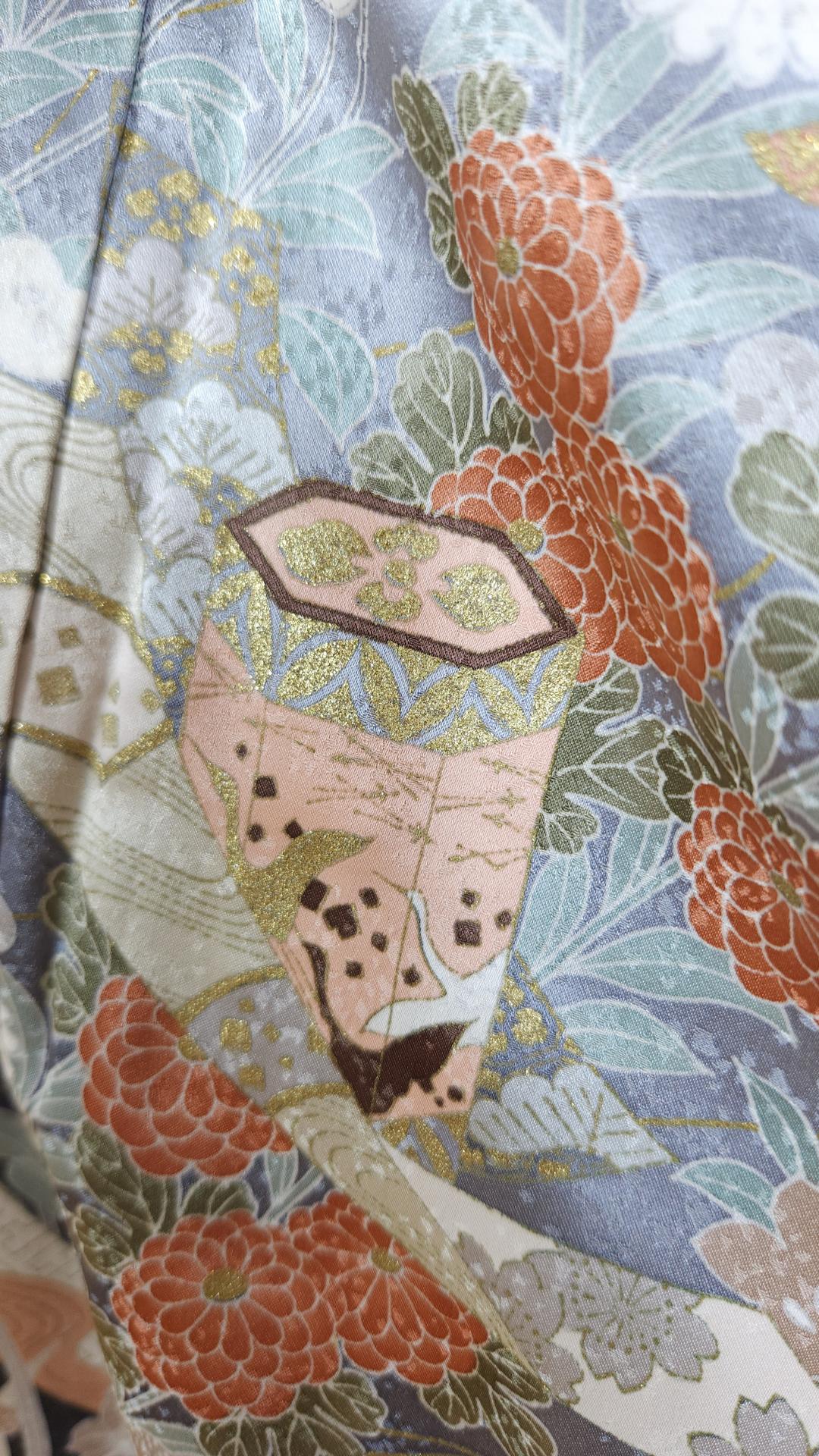 Light grey floral brocade Houmongi
