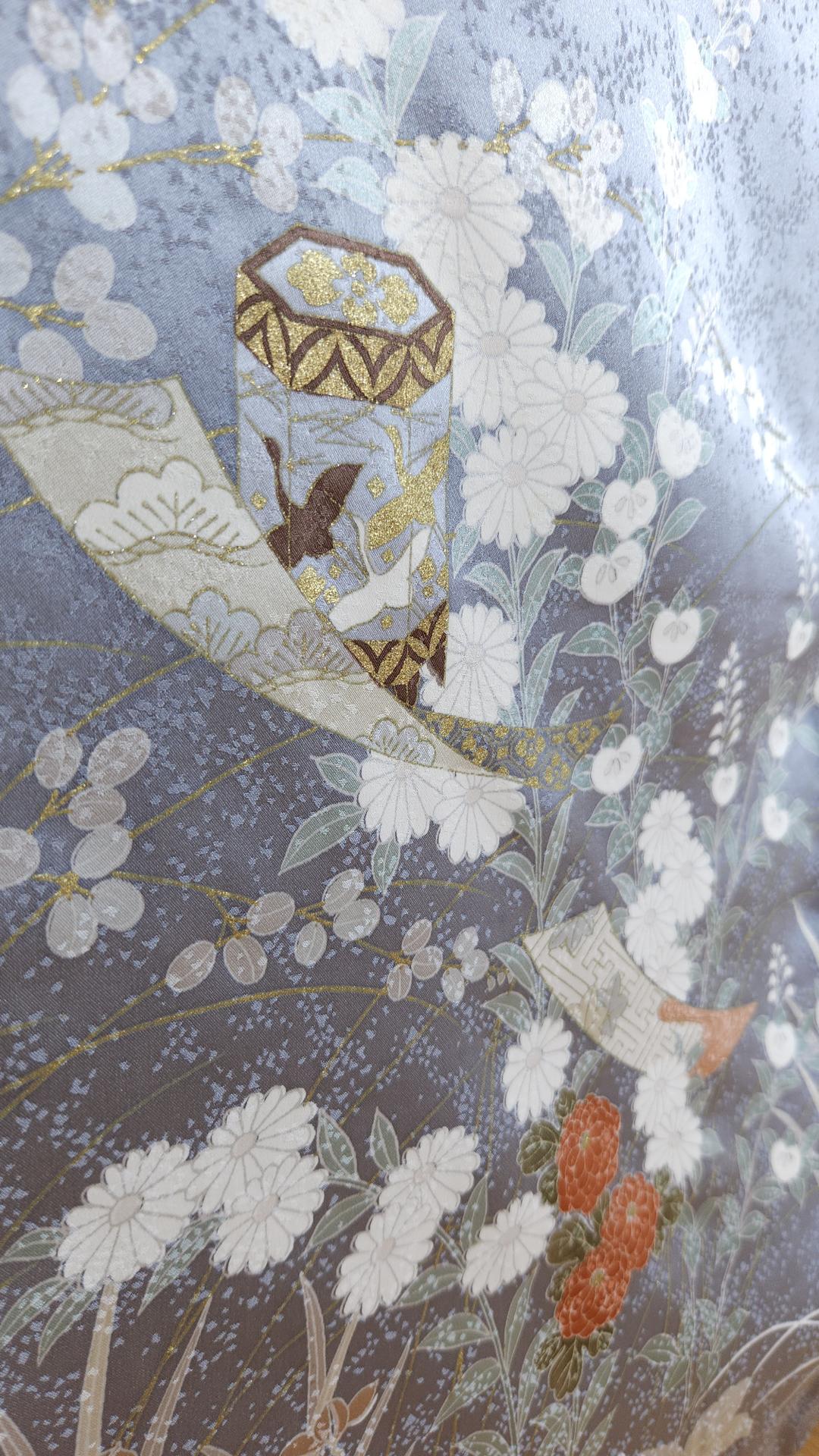 Light grey floral brocade Houmongi