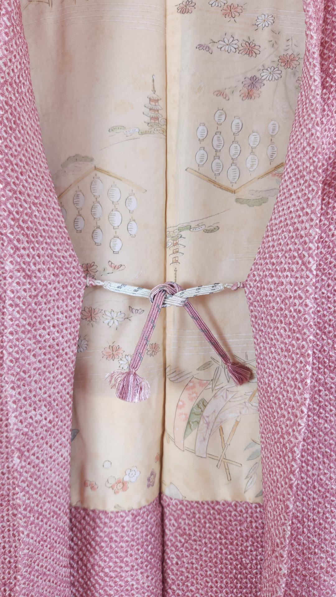 Light pink Haori with vine motifs