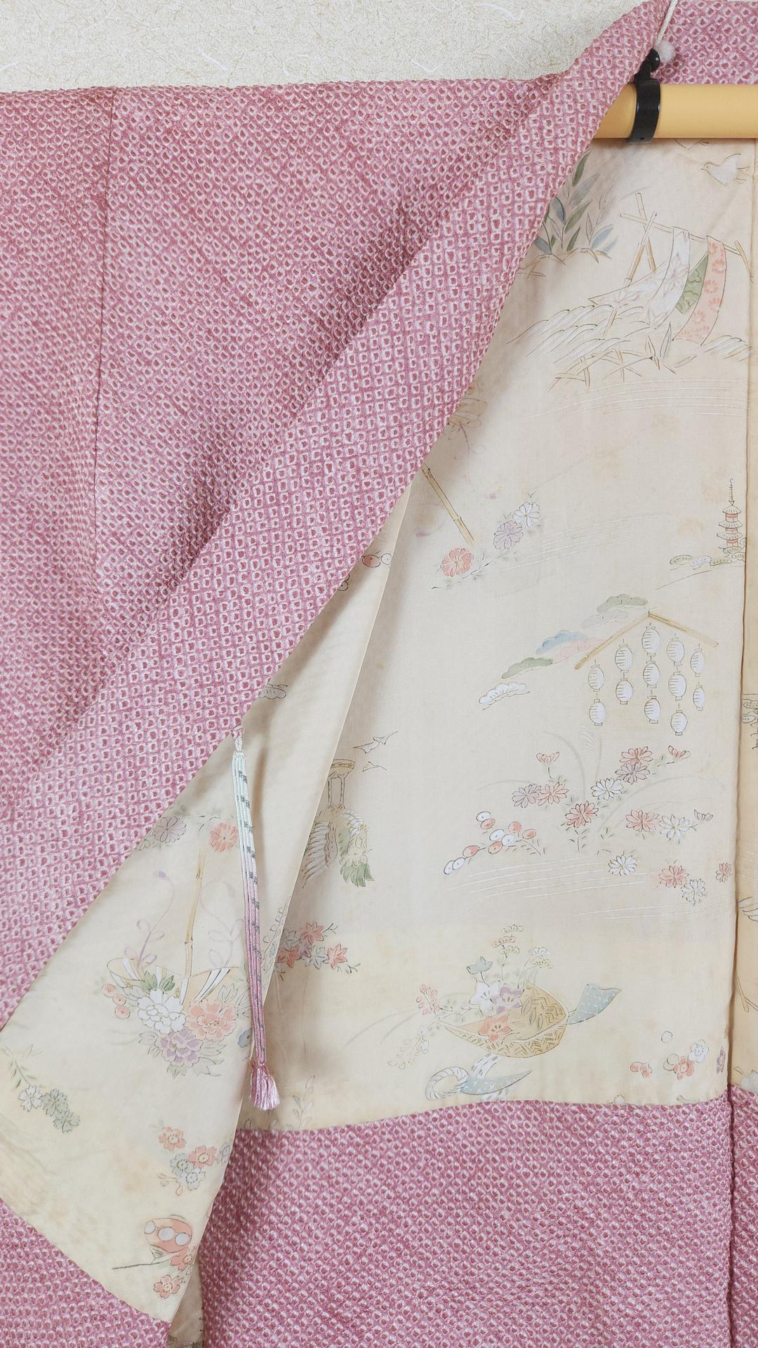 Light pink Haori with vine motifs
