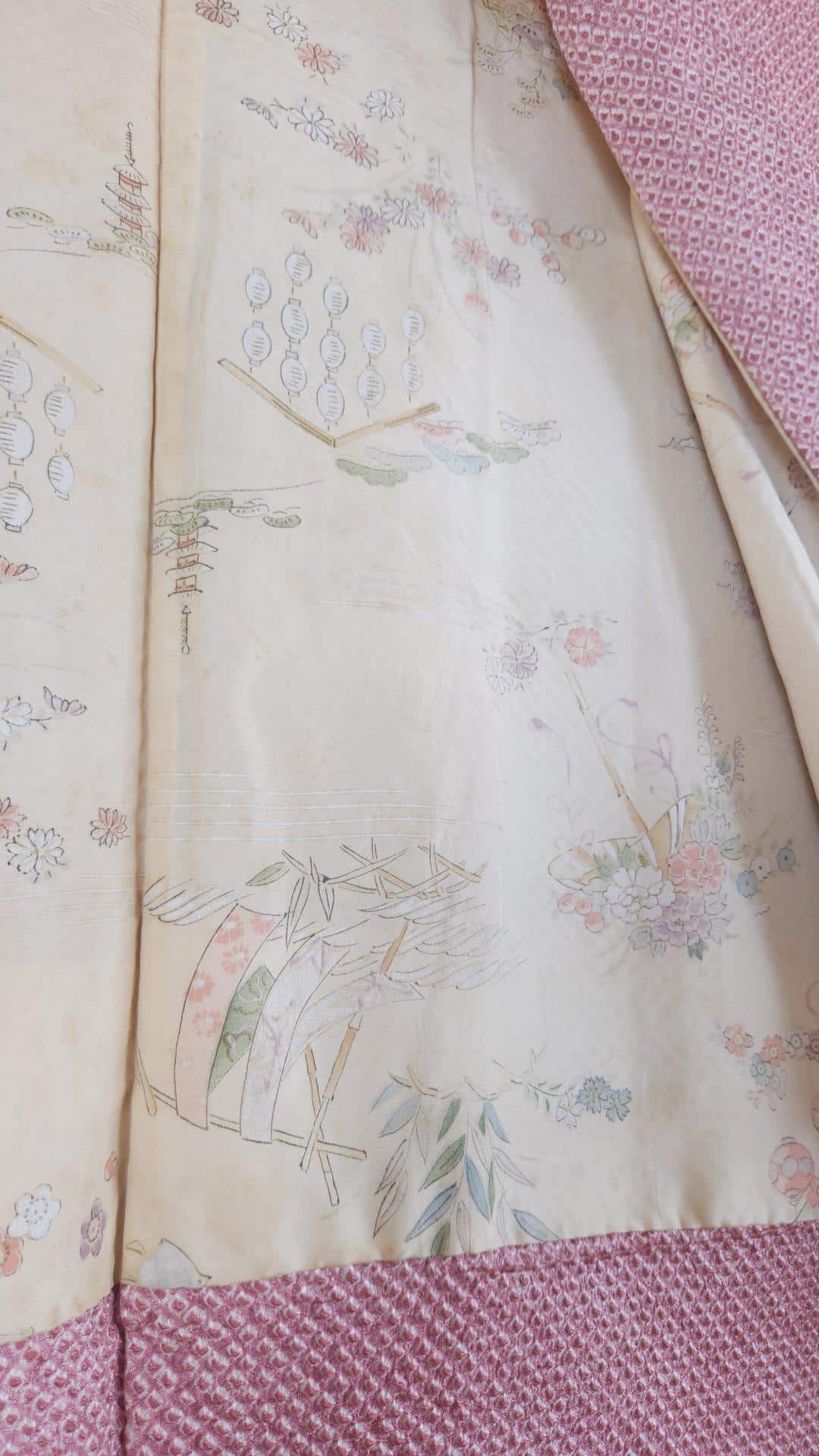 Light pink Haori with vine motifs