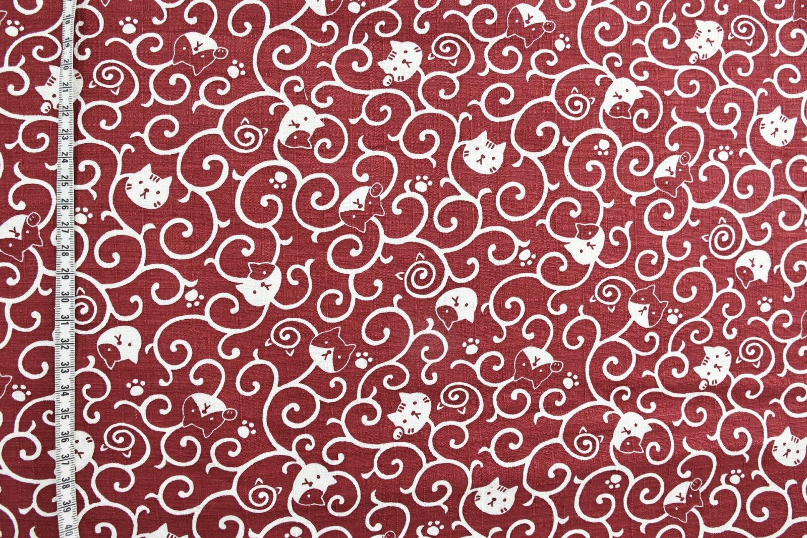Maneki Neko Karakusa fabric red background