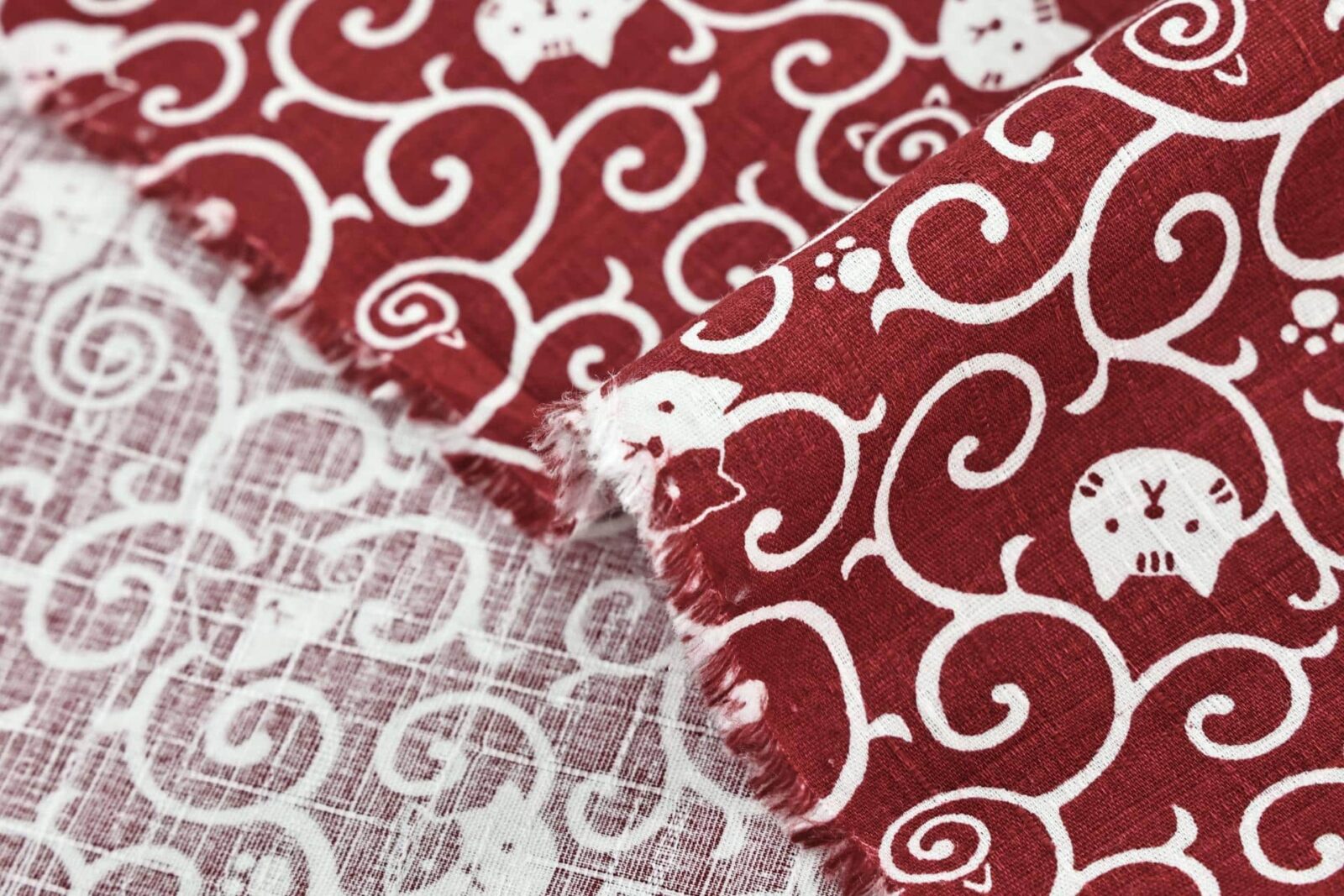 Maneki Neko Karakusa fabric red background