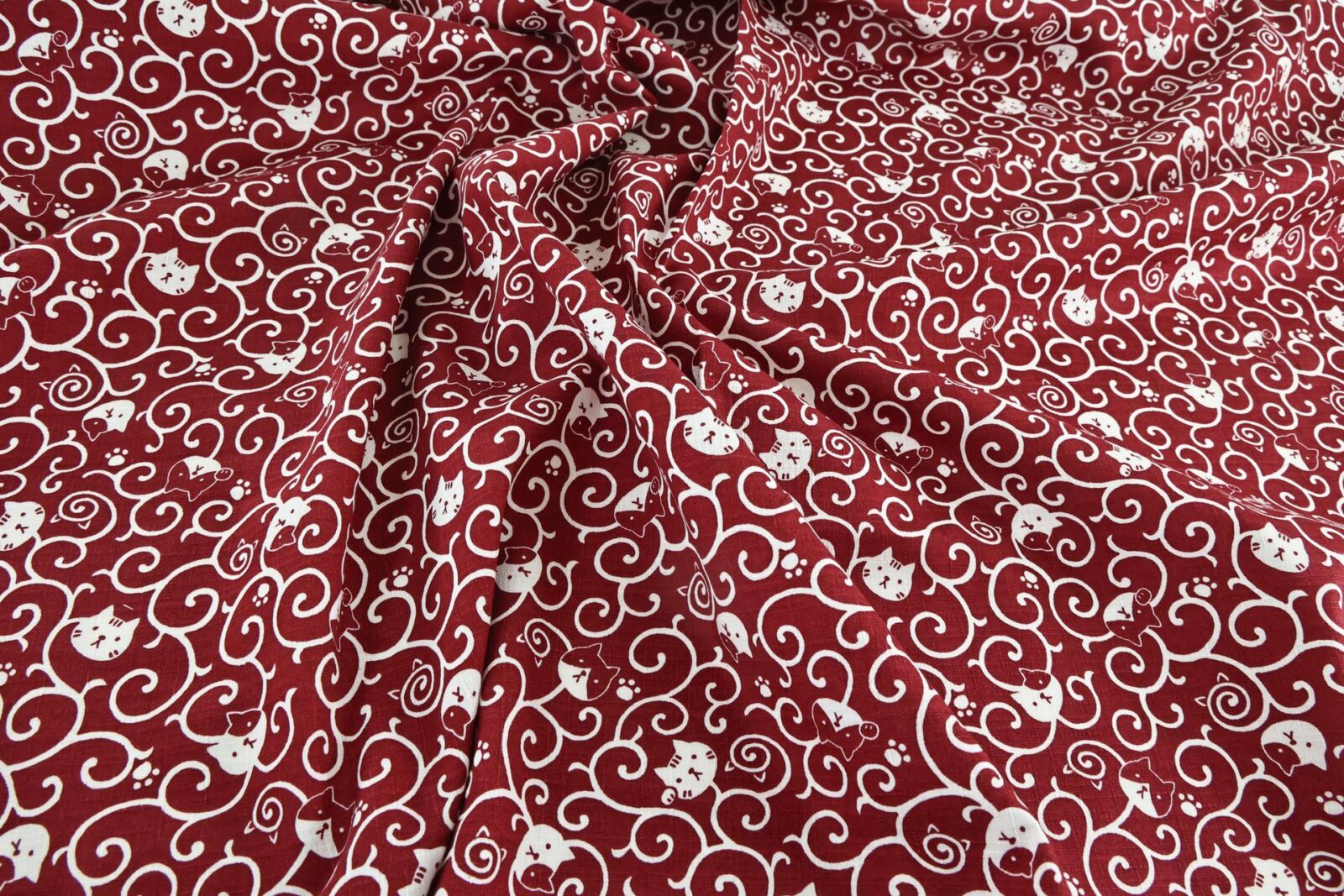 Maneki Neko Karakusa fabric red background