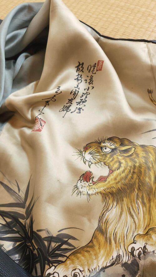 Navy blue men's haori with tiger lining