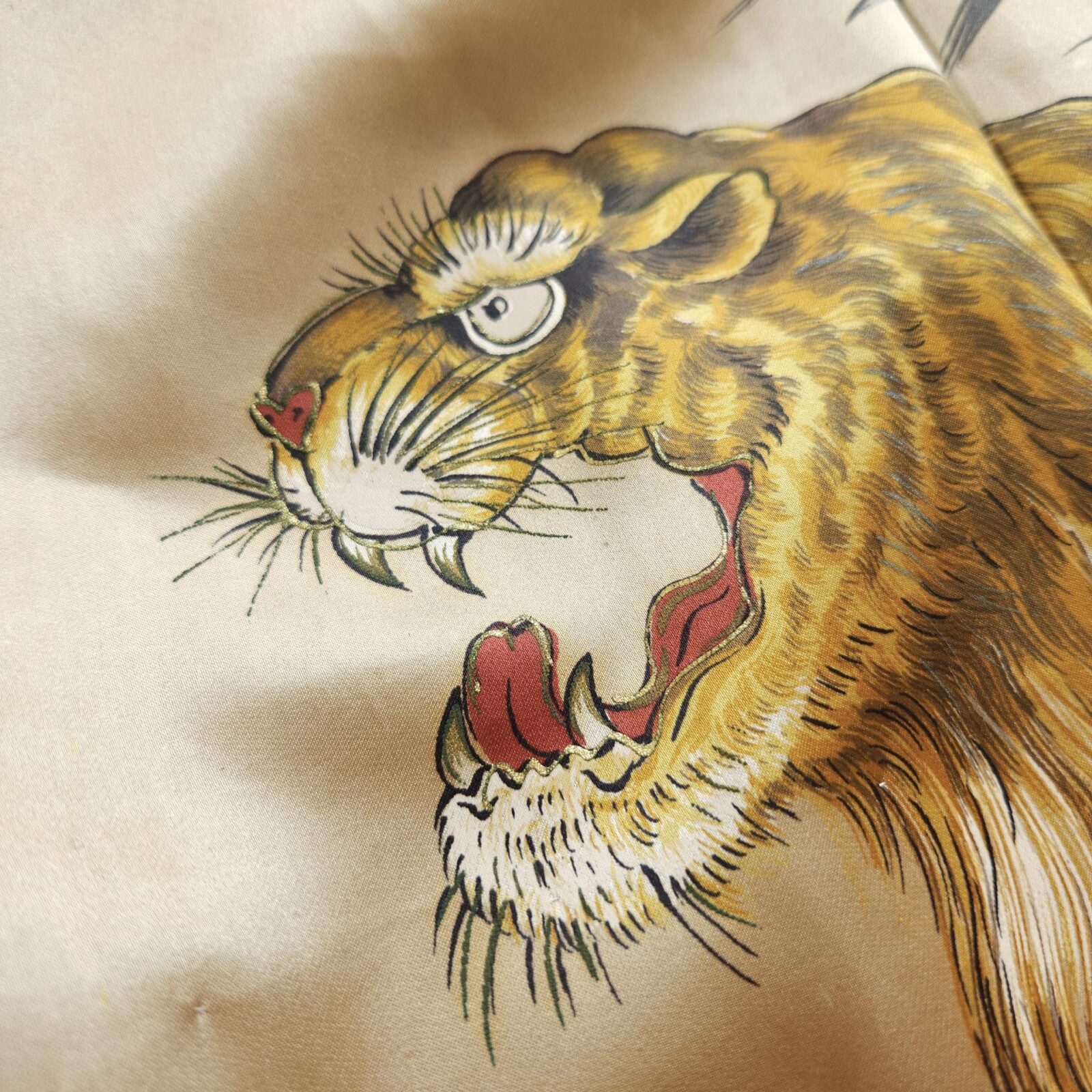 Navy blue men's haori with tiger lining