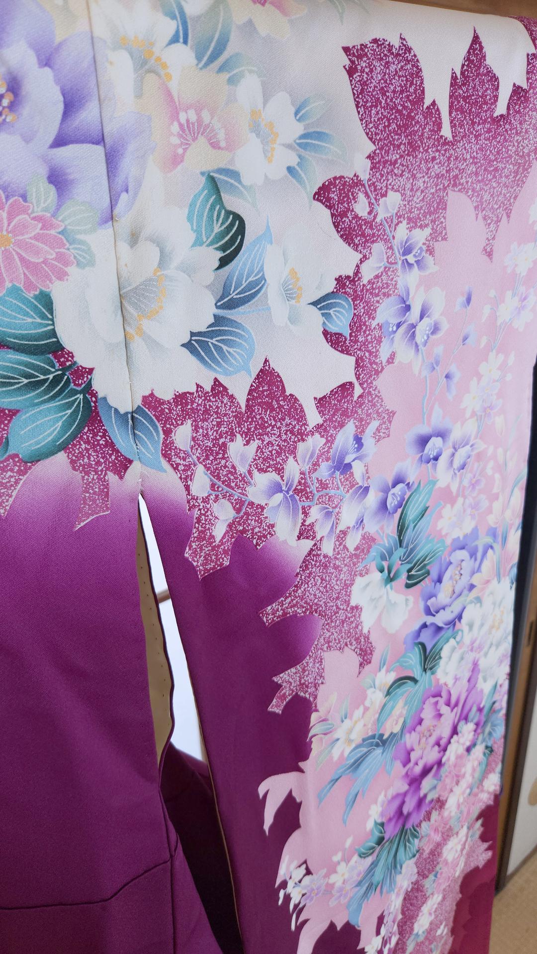 Ō-Furisode in violet crepe with peonies