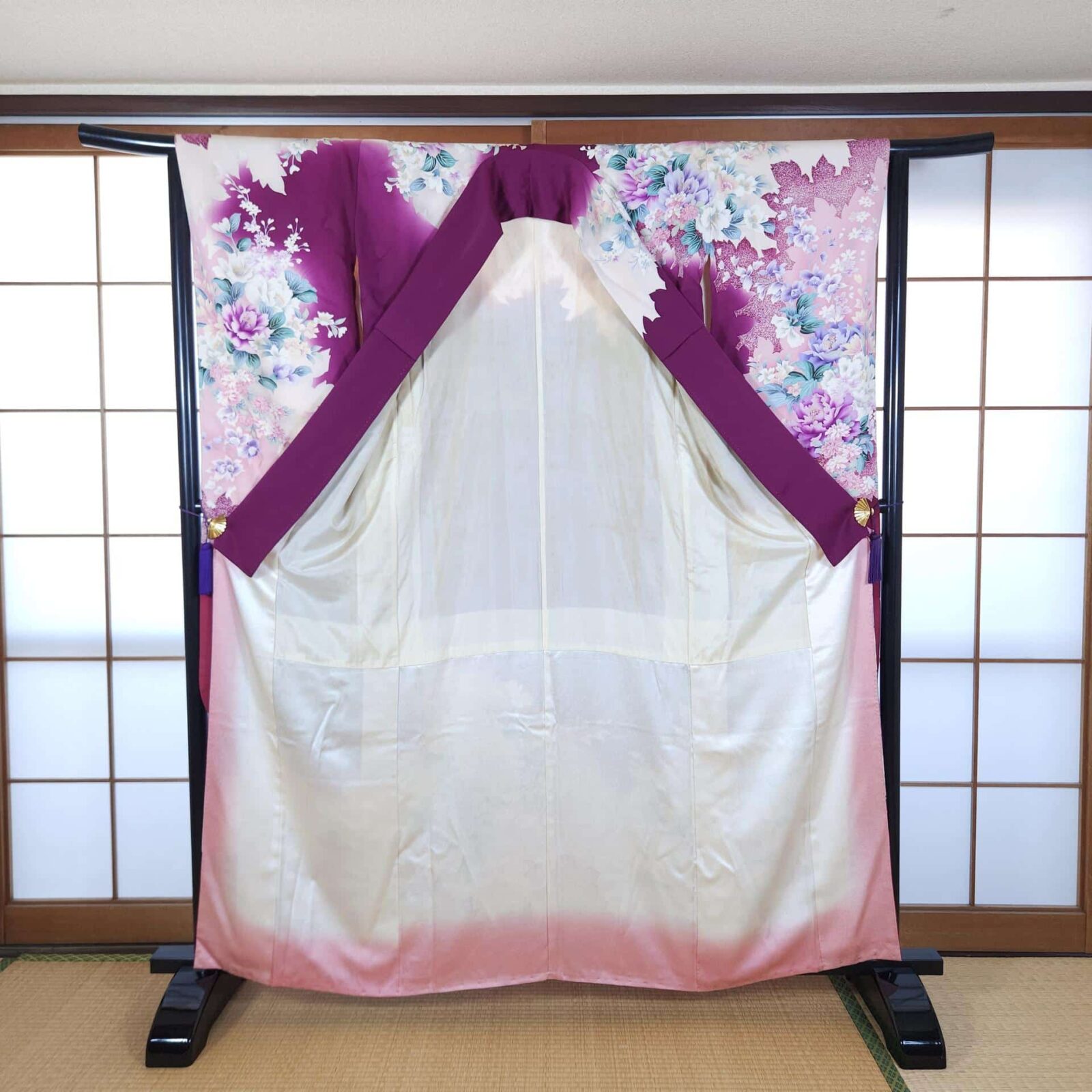 Ō-Furisode in violet crepe with peonies