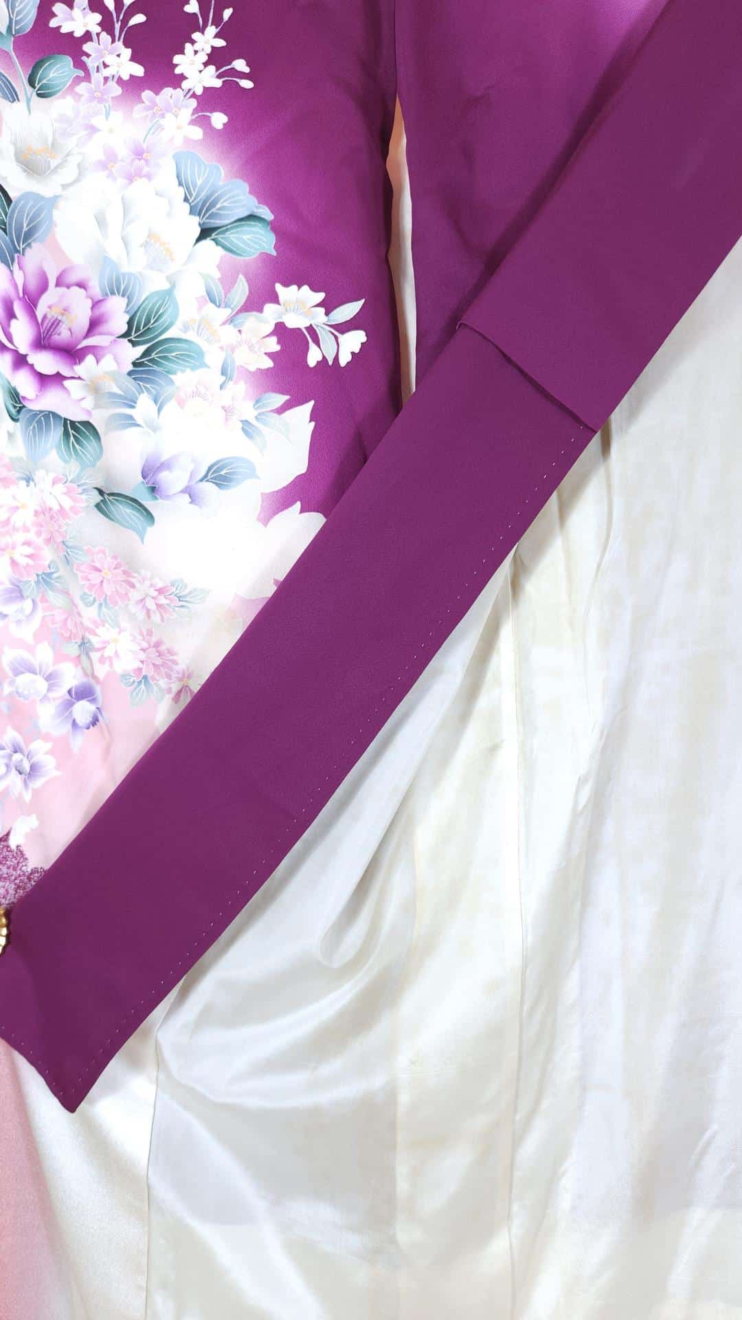 Ō-Furisode in violet crepe with peonies