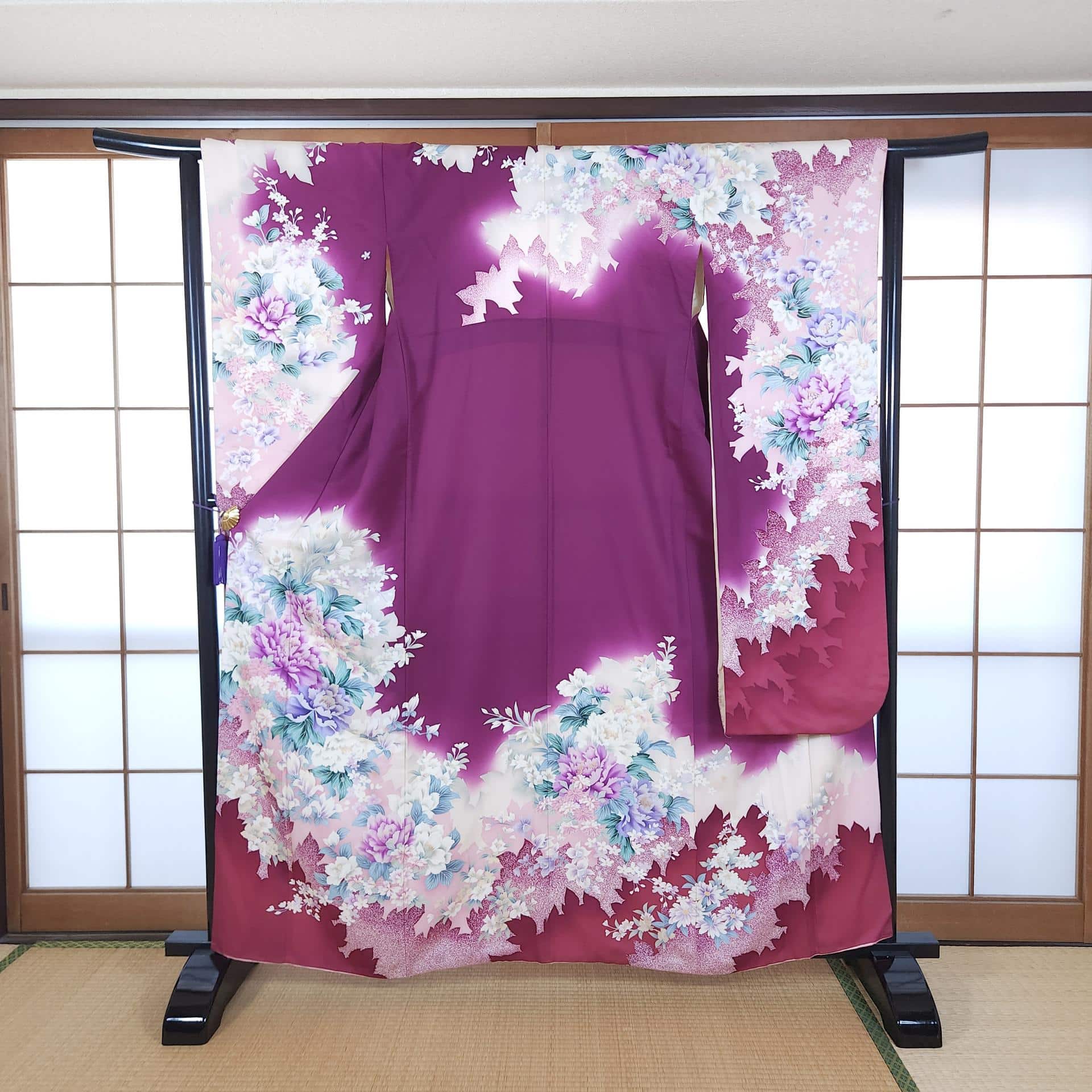 Ō-Furisode in violet crepe with peonies