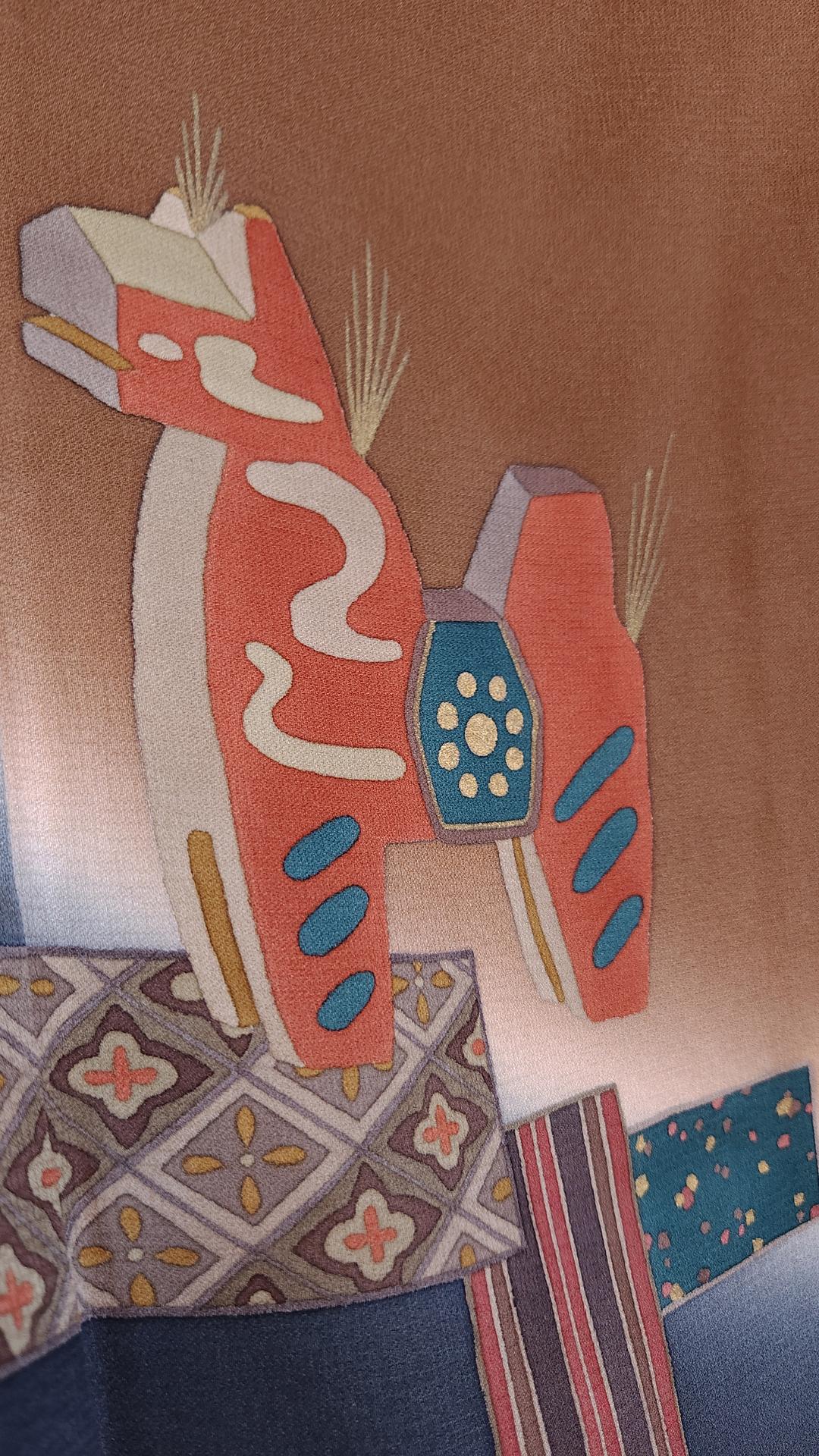 Brown Hōmongi with stylized animal motifs