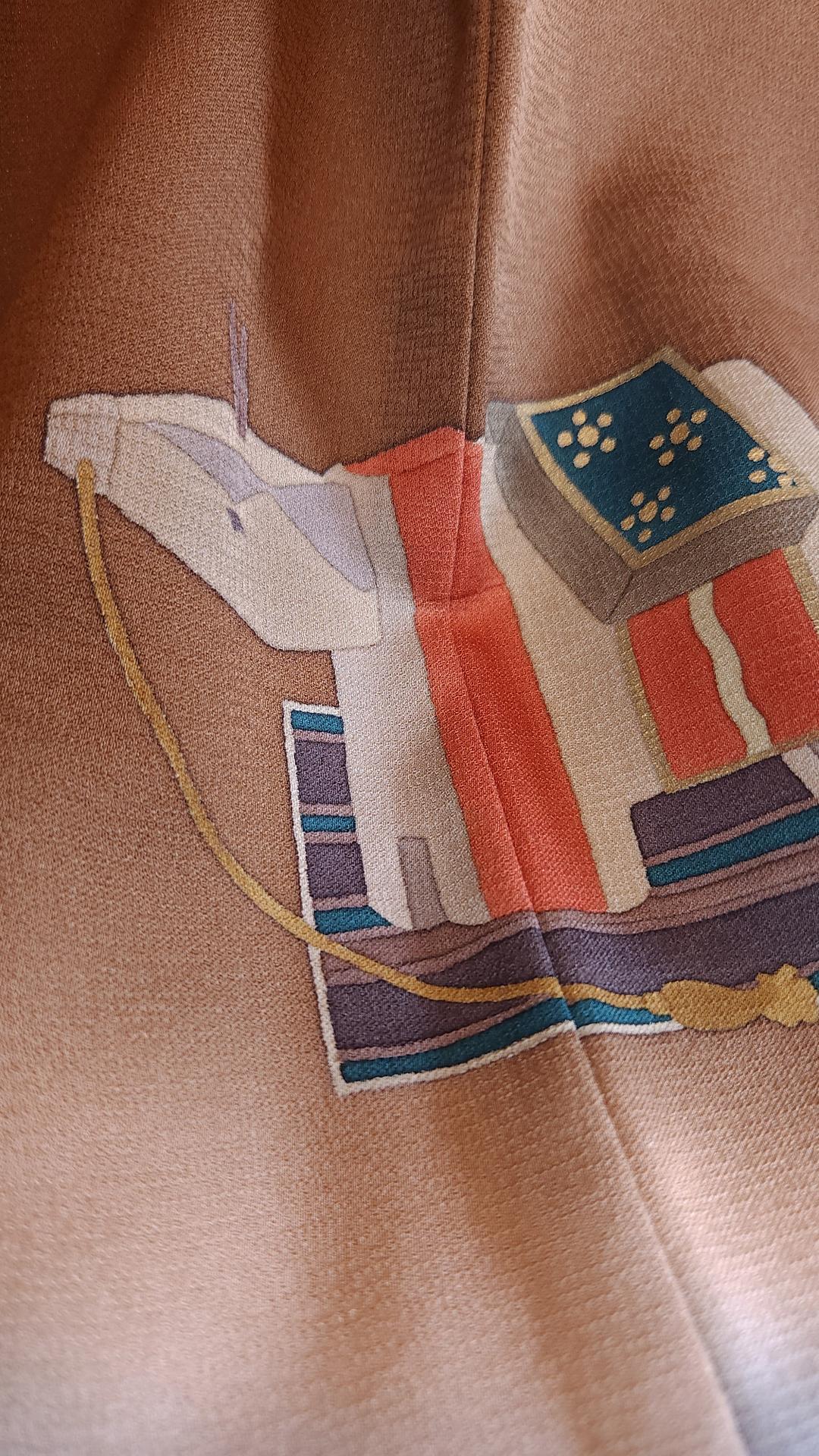 Brown Hōmongi with stylized animal motifs