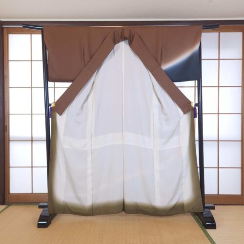 Brown Hōmongi with stylized animal motifs