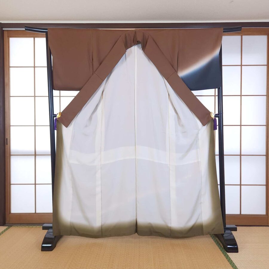Brown Hōmongi with stylized animal motifs