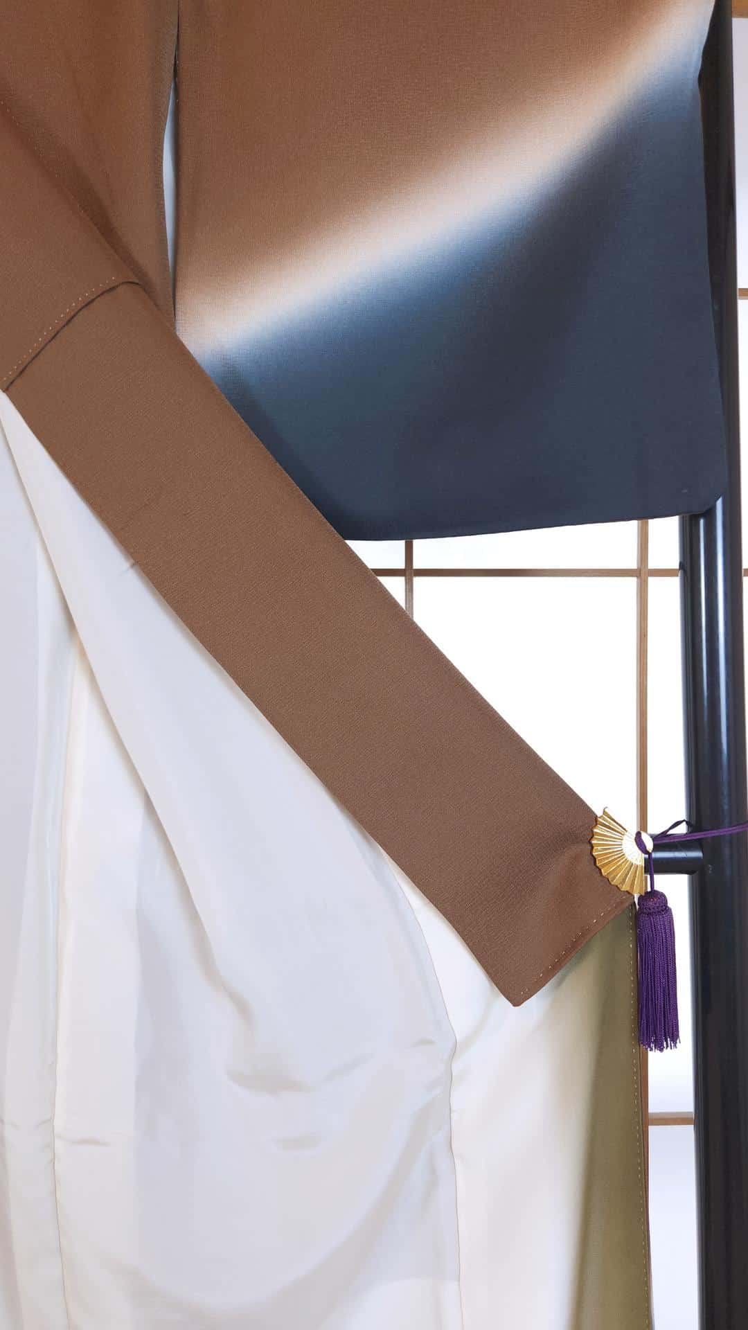 Brown Hōmongi with stylized animal motifs