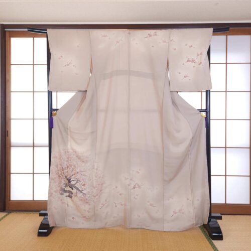 Cream Hōumongi Kimono with cherry blossoms