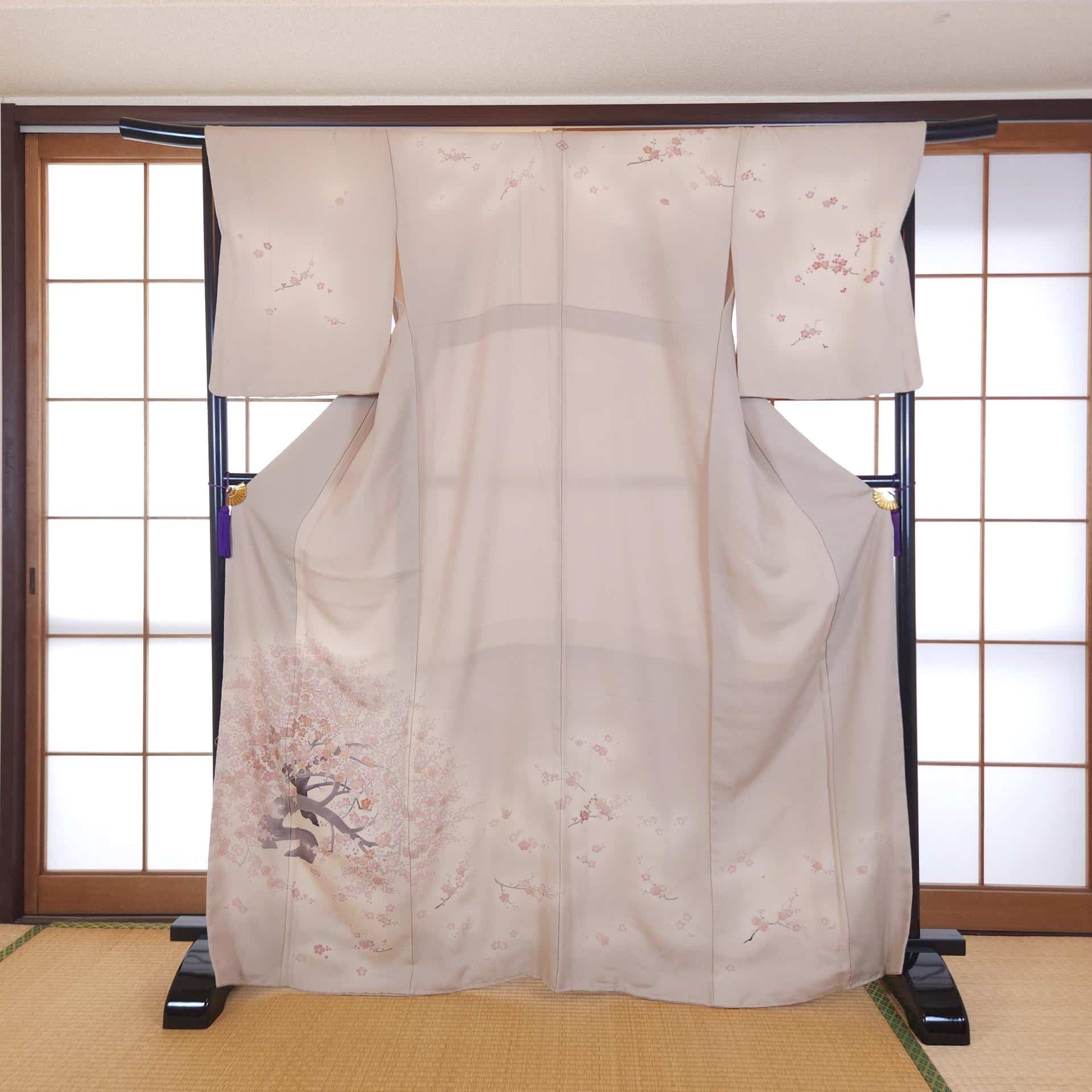 Cream Hōumongi Kimono with cherry blossoms