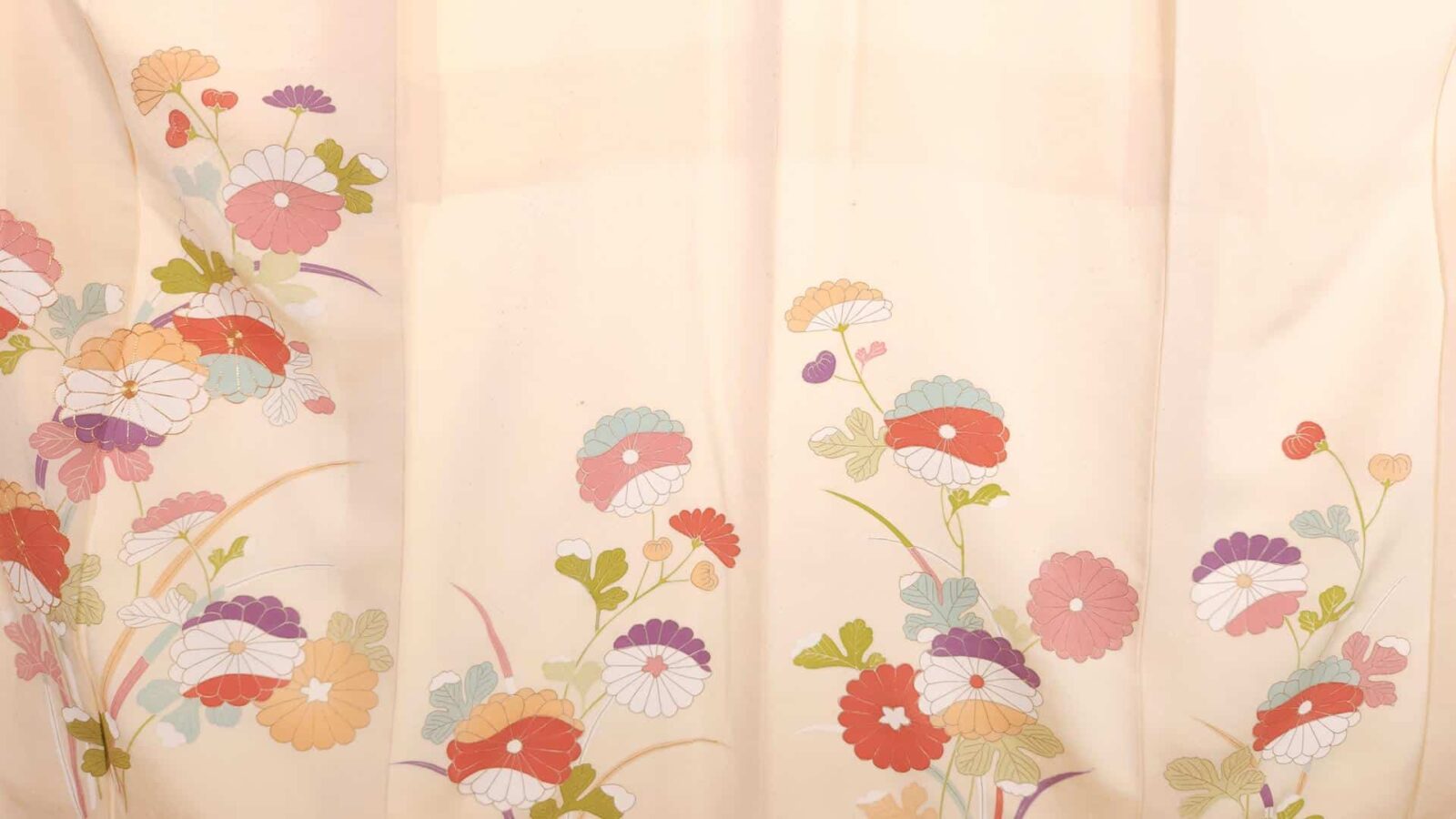 Cream Houmongi pastel chrysanthemums and golden accents