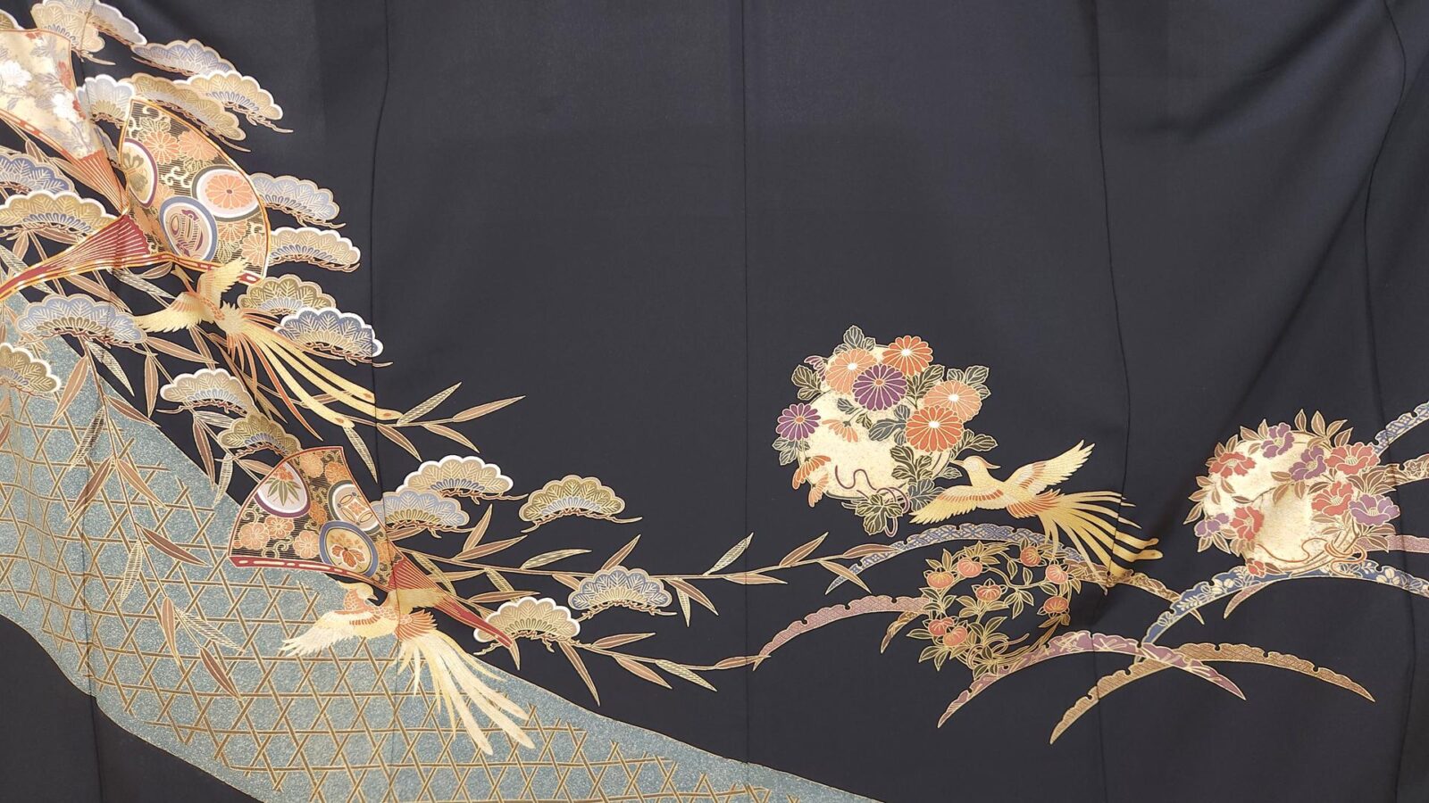 Golden Kuro Tomesode with phoenix and fans