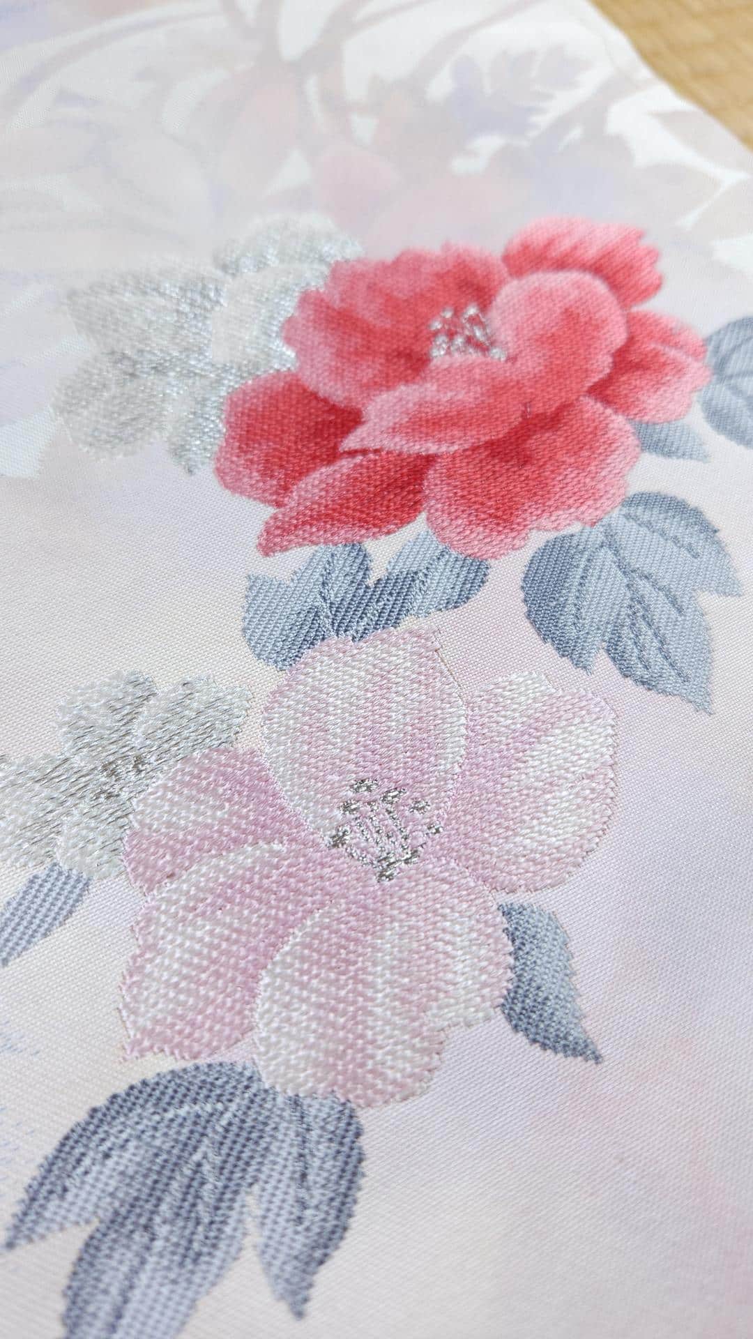 Off-white jacquard Nagoya Obi with floral pattern