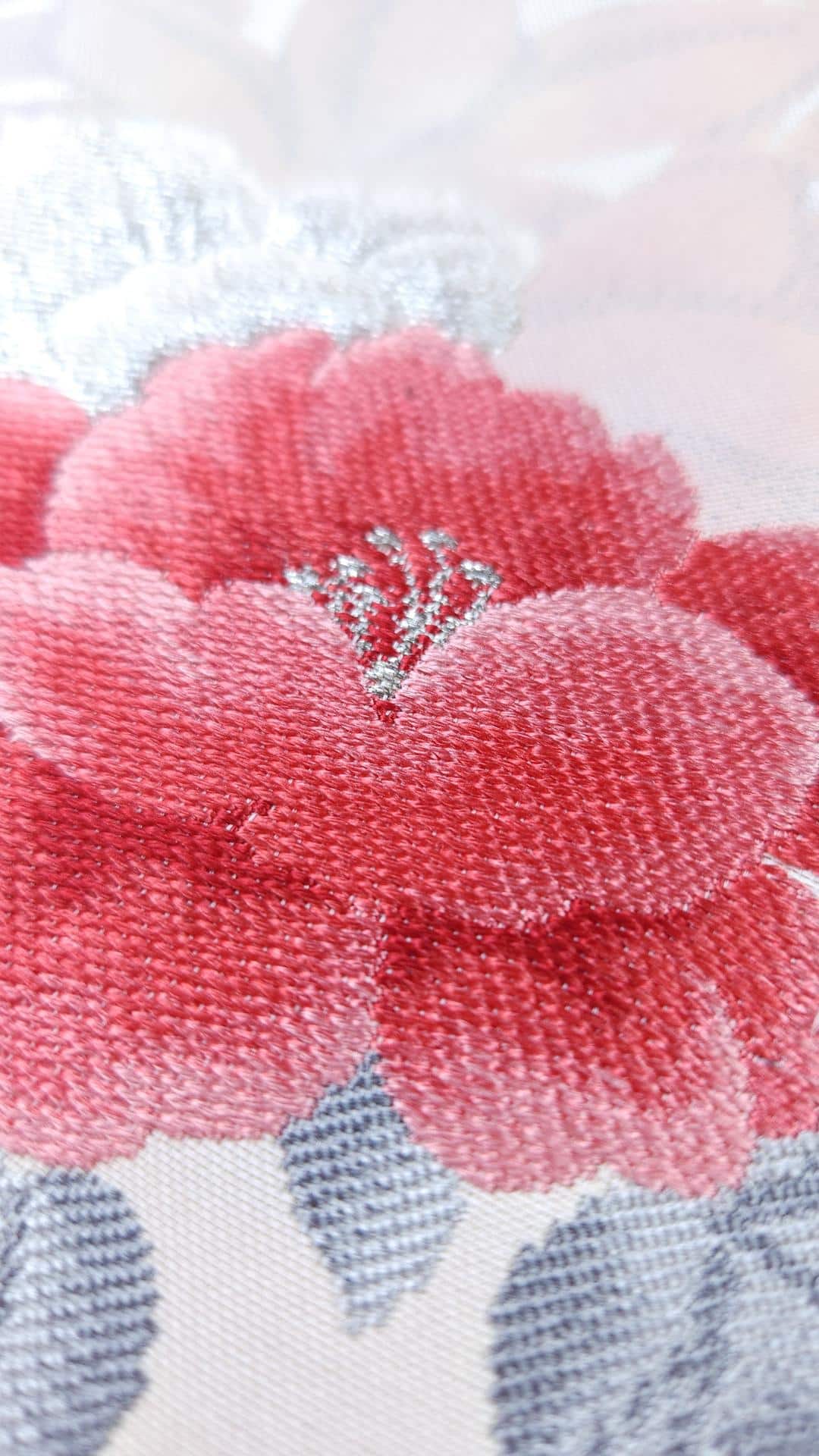 Off-white jacquard Nagoya Obi with floral pattern