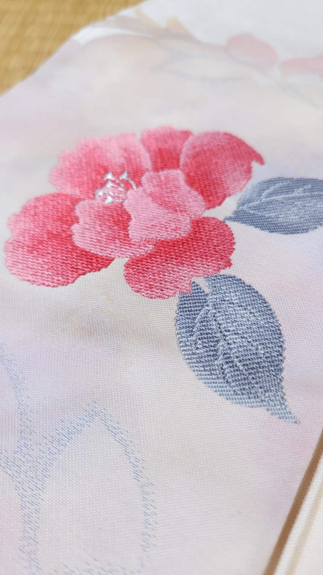 Off-white jacquard Nagoya Obi with floral pattern