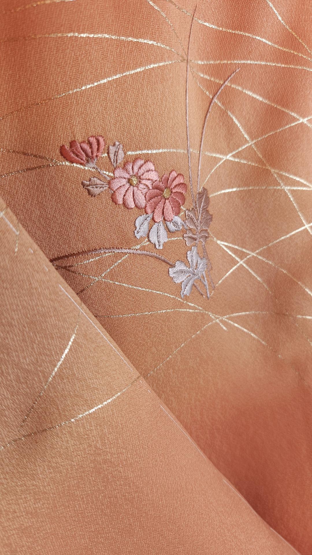 Salmon Houmongi with embroidered and gilded flowers