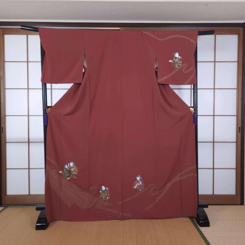 Bordeaux Houmongi with child motifs