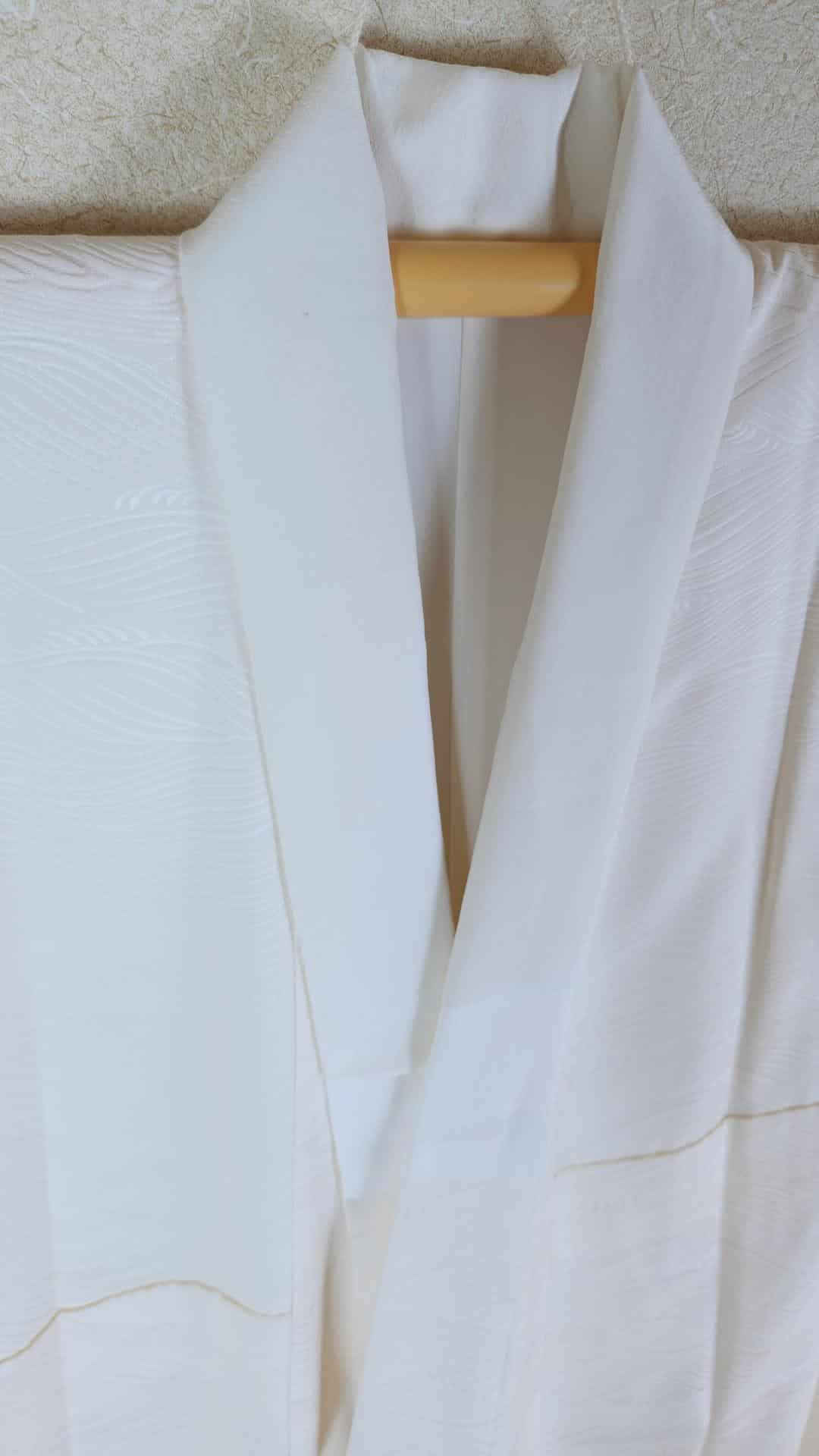 Ivory Nagajuban with wave pattern