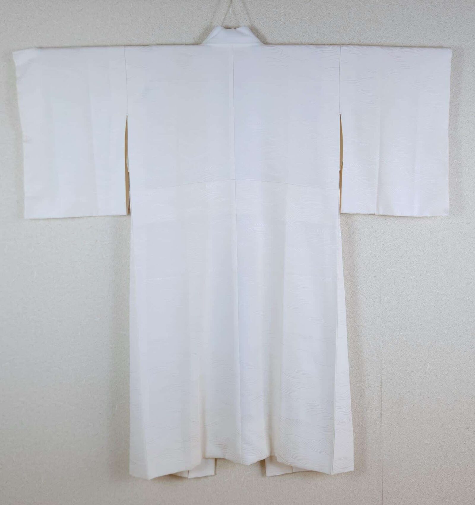 Ivory Nagajuban with wave pattern