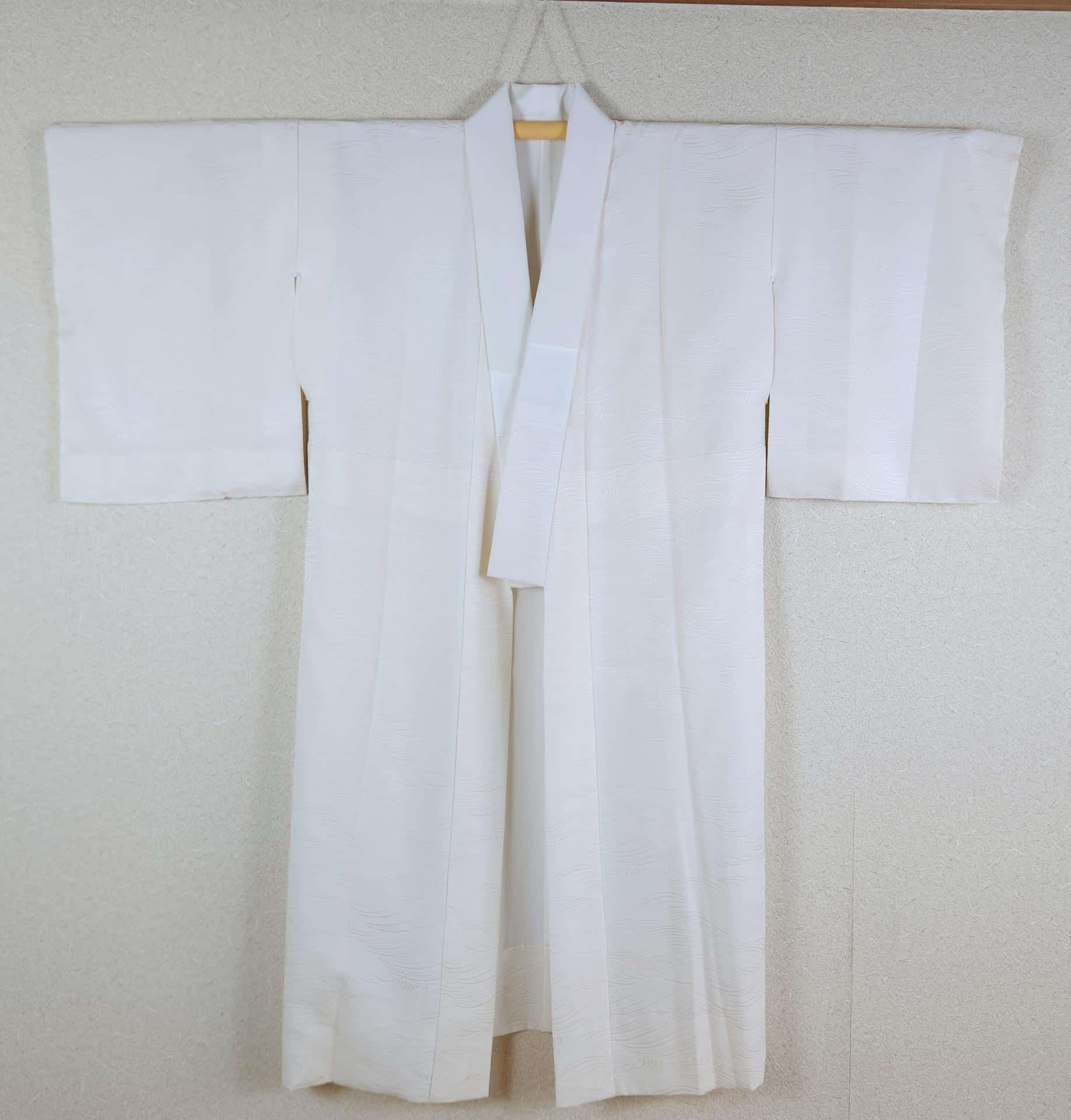 Ivory Nagajuban with wave pattern