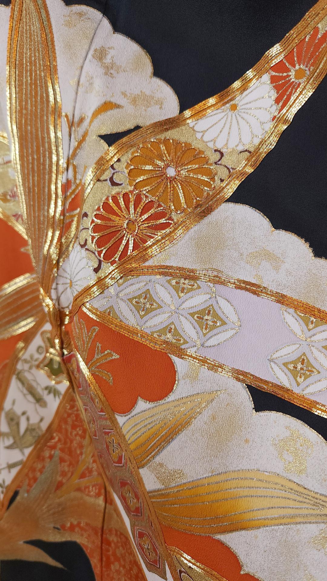 Kuro Tomesode with golden motifs